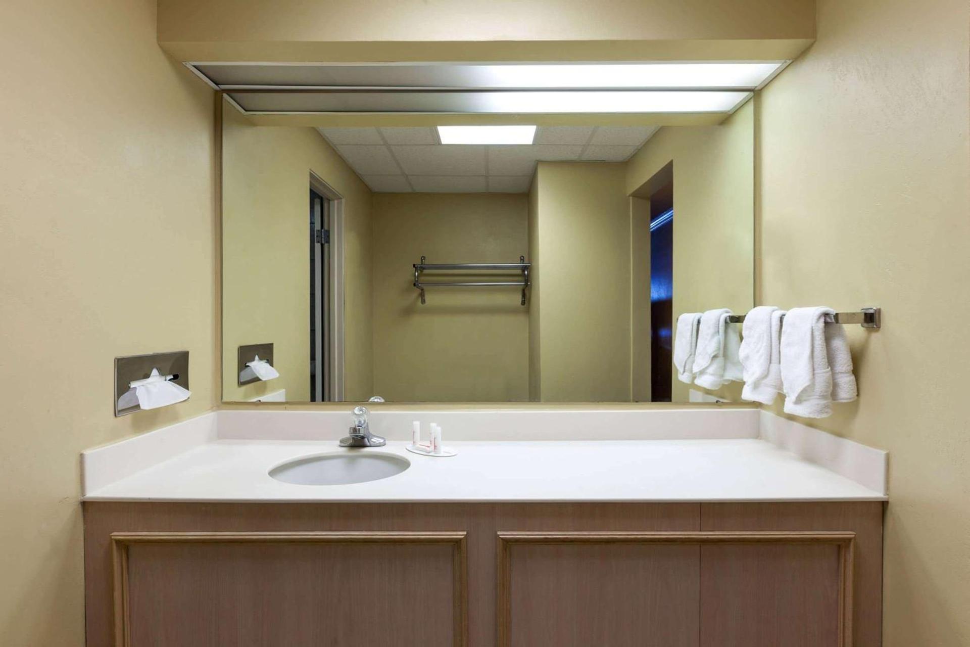 Extend-a-Suites - Extended Stay, I-40 Amarillo West photo 16
