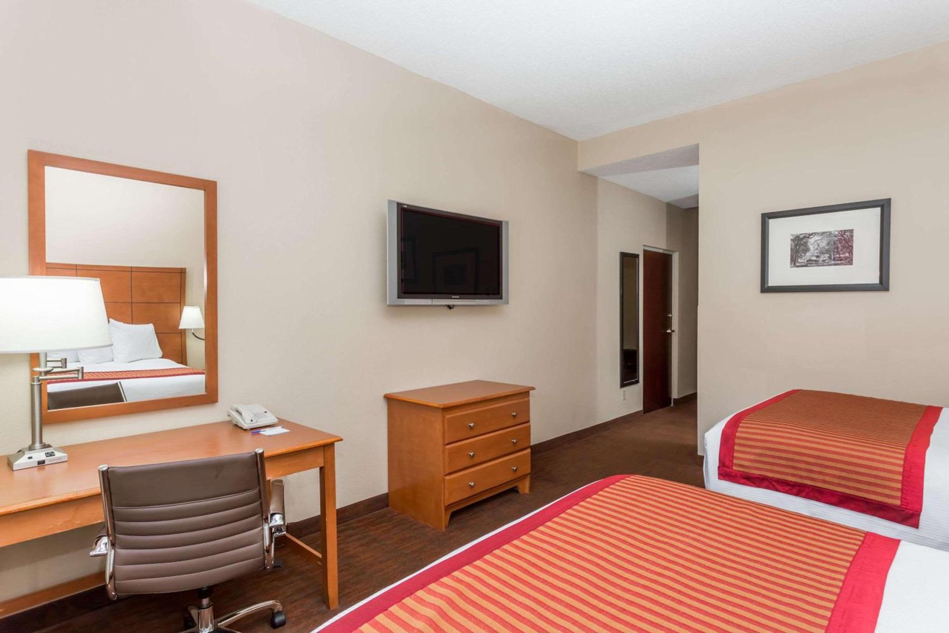 Baymont by Wyndham Savannah/Garden City photo 30