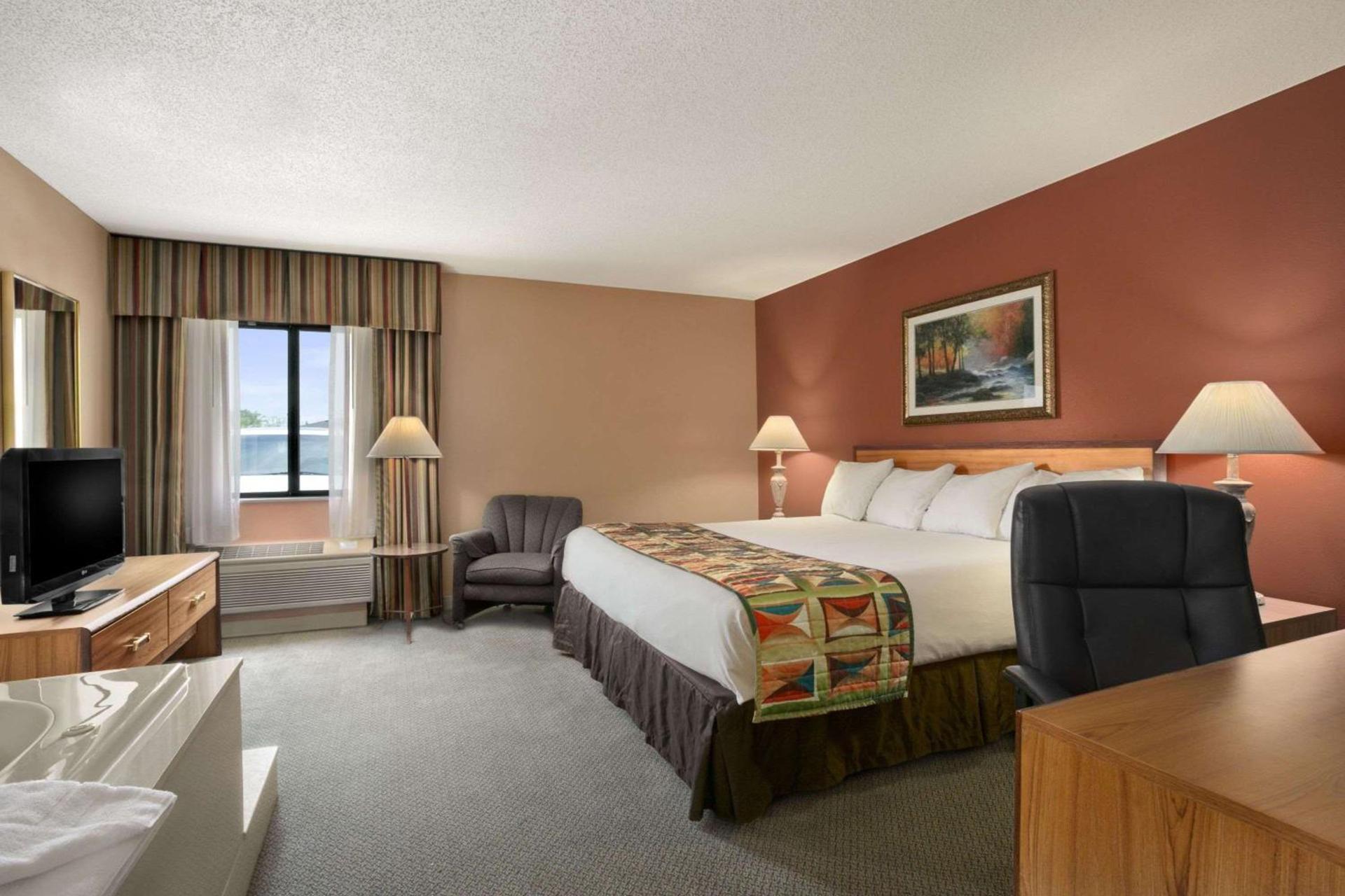 Baymont by Wyndham Sullivan photo 13