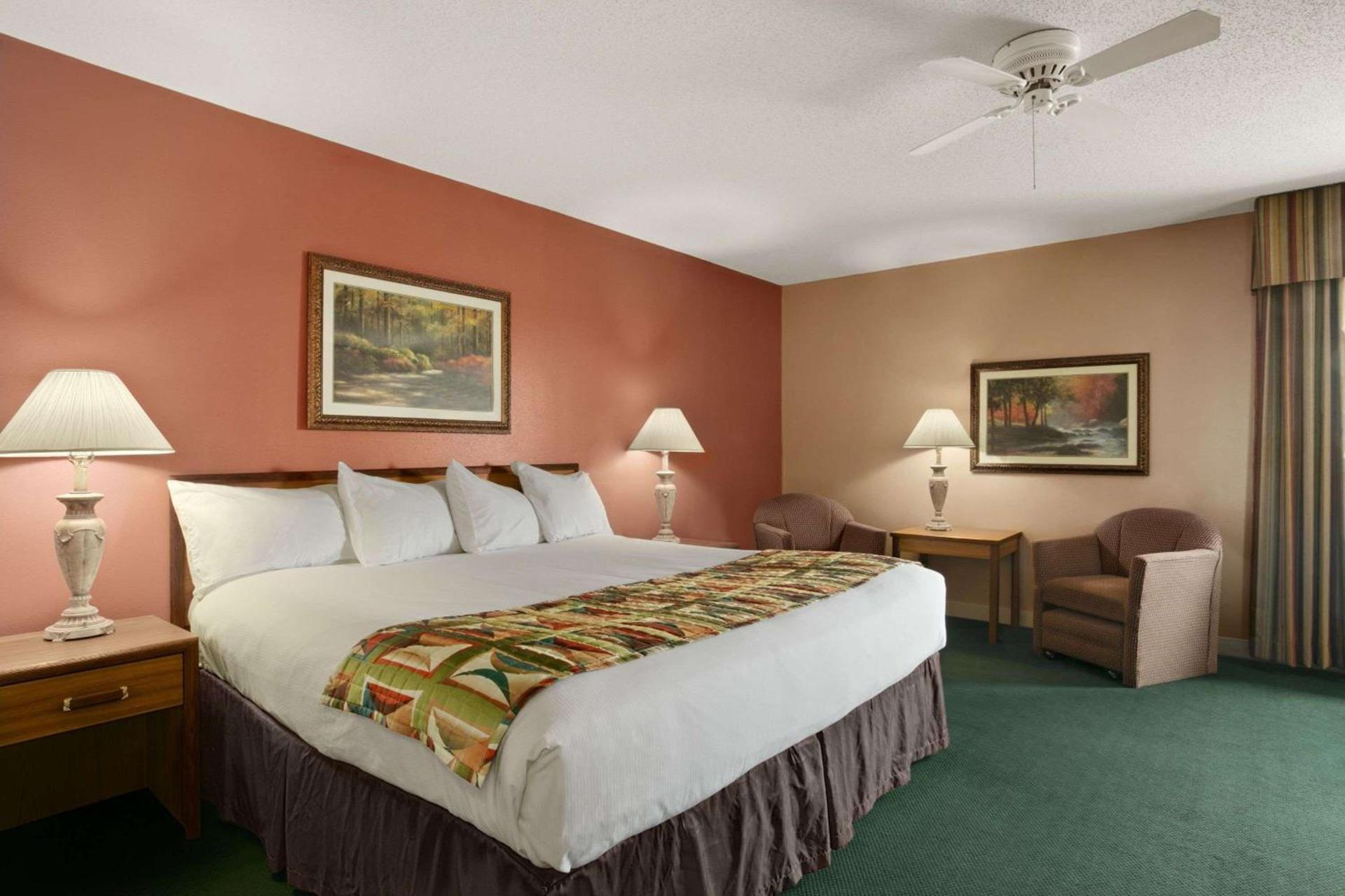 Baymont by Wyndham Sullivan photo 15