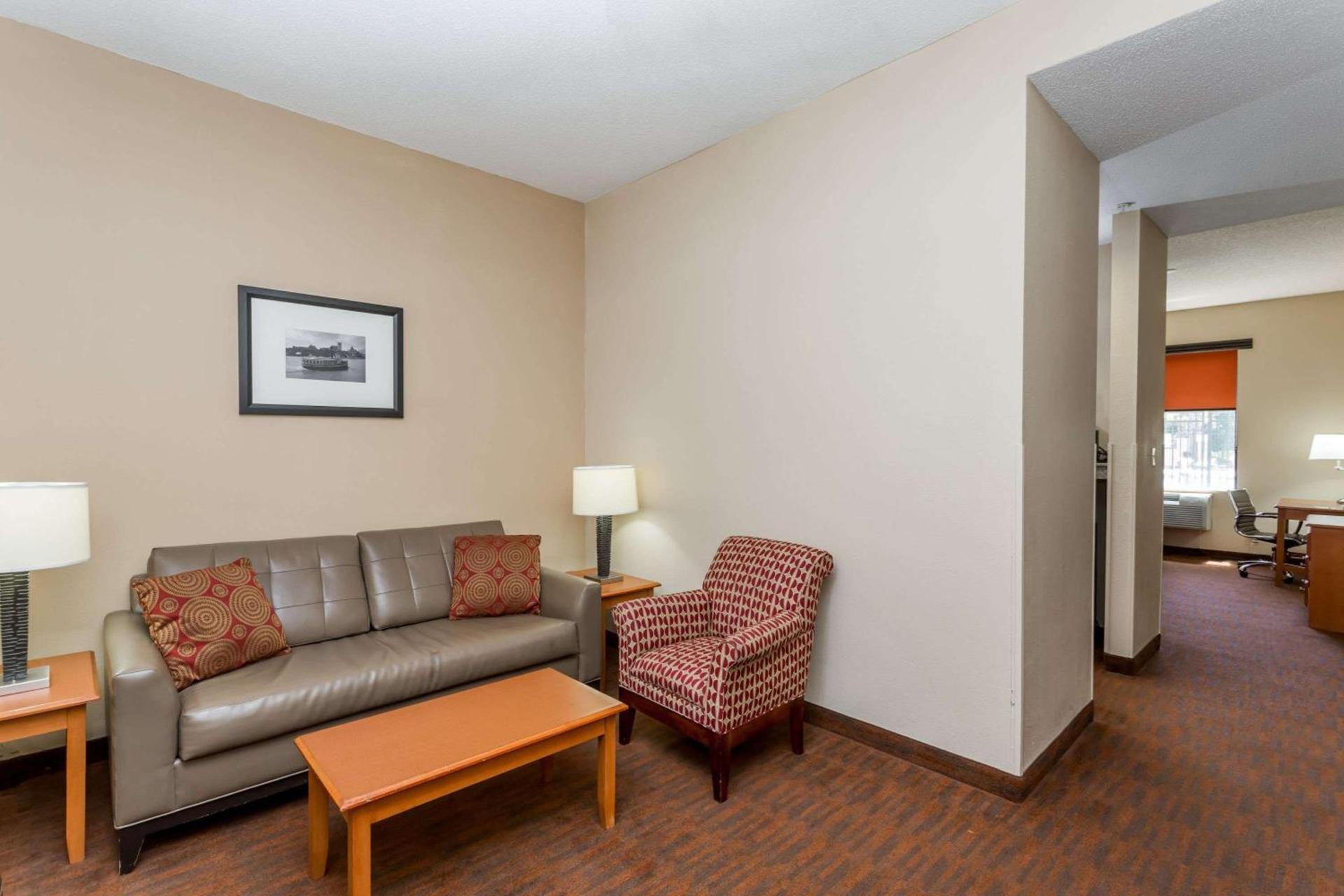 Baymont by Wyndham Savannah/Garden City photo 25