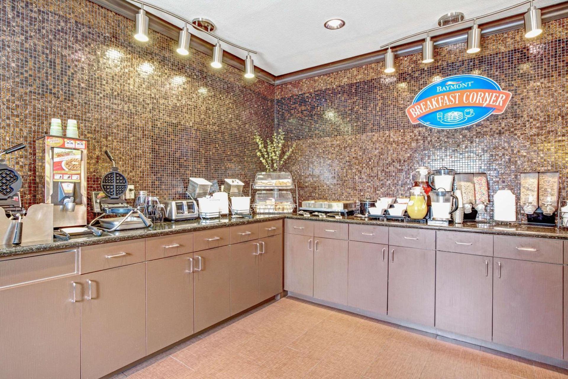 Baymont by Wyndham Dallas/ Love Field photo 10