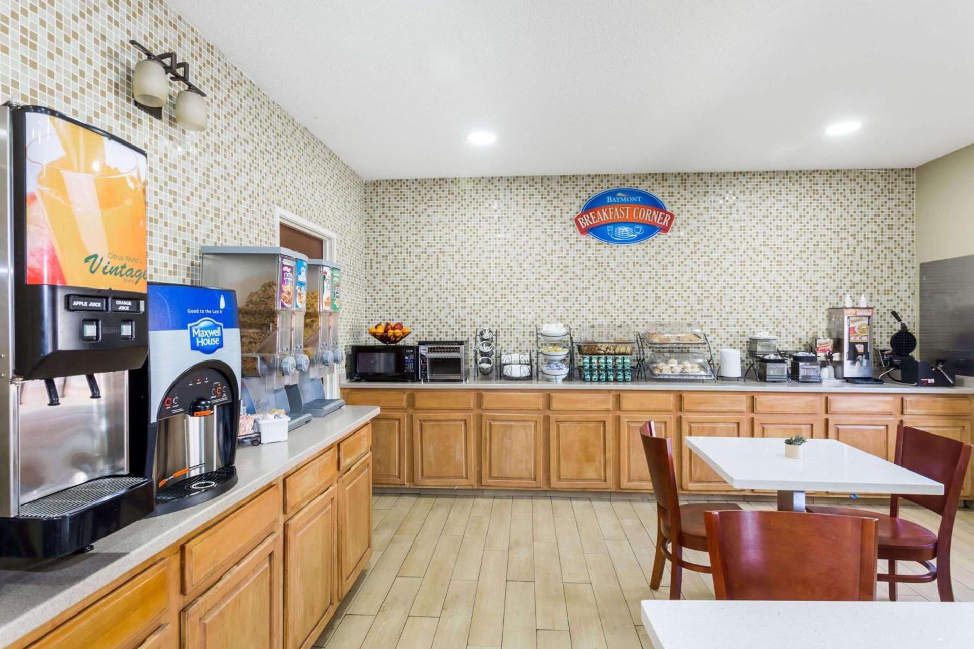 Baymont by Wyndham Savannah/Garden City photo 20