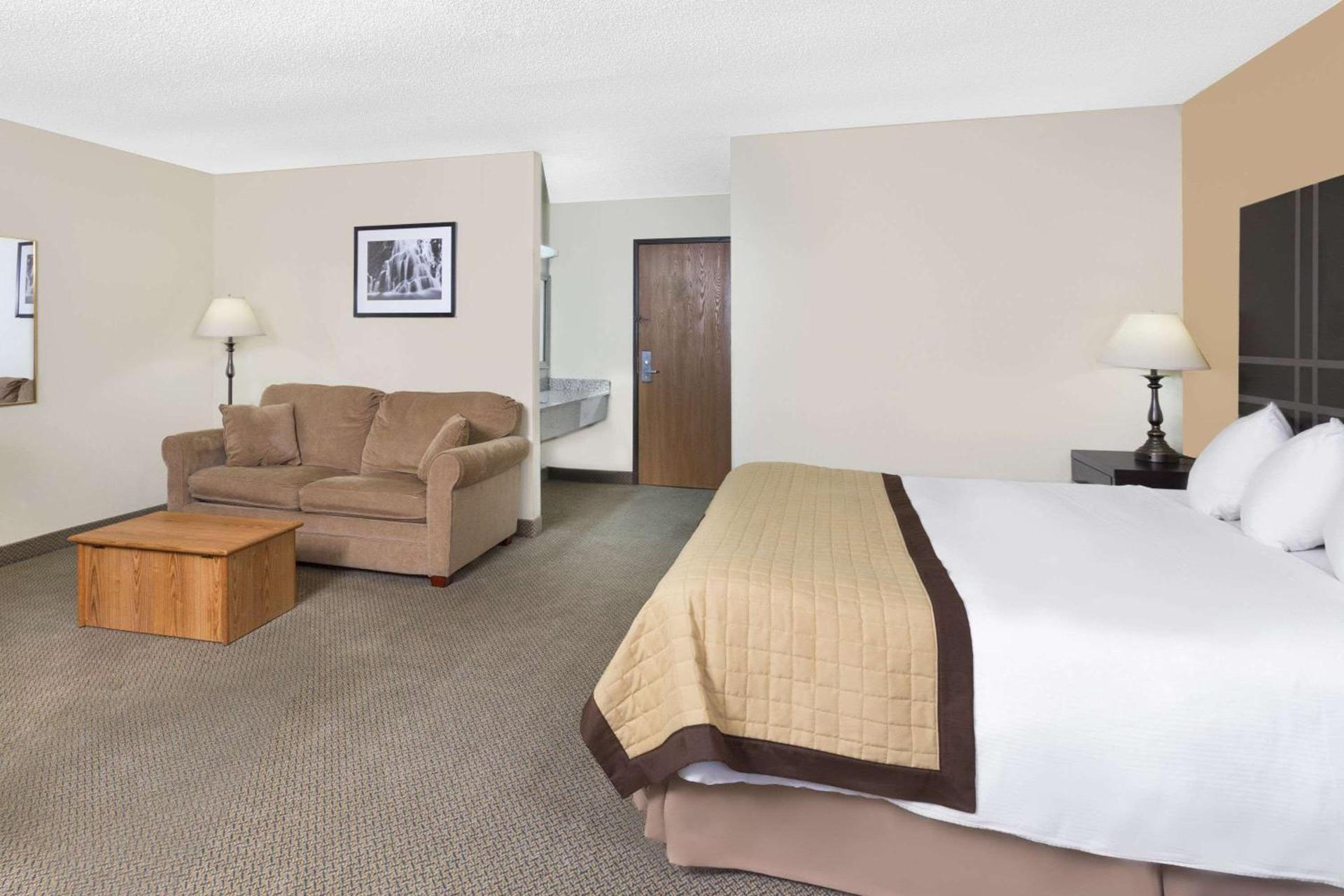 Baymont by Wyndham Green Bay photo 10