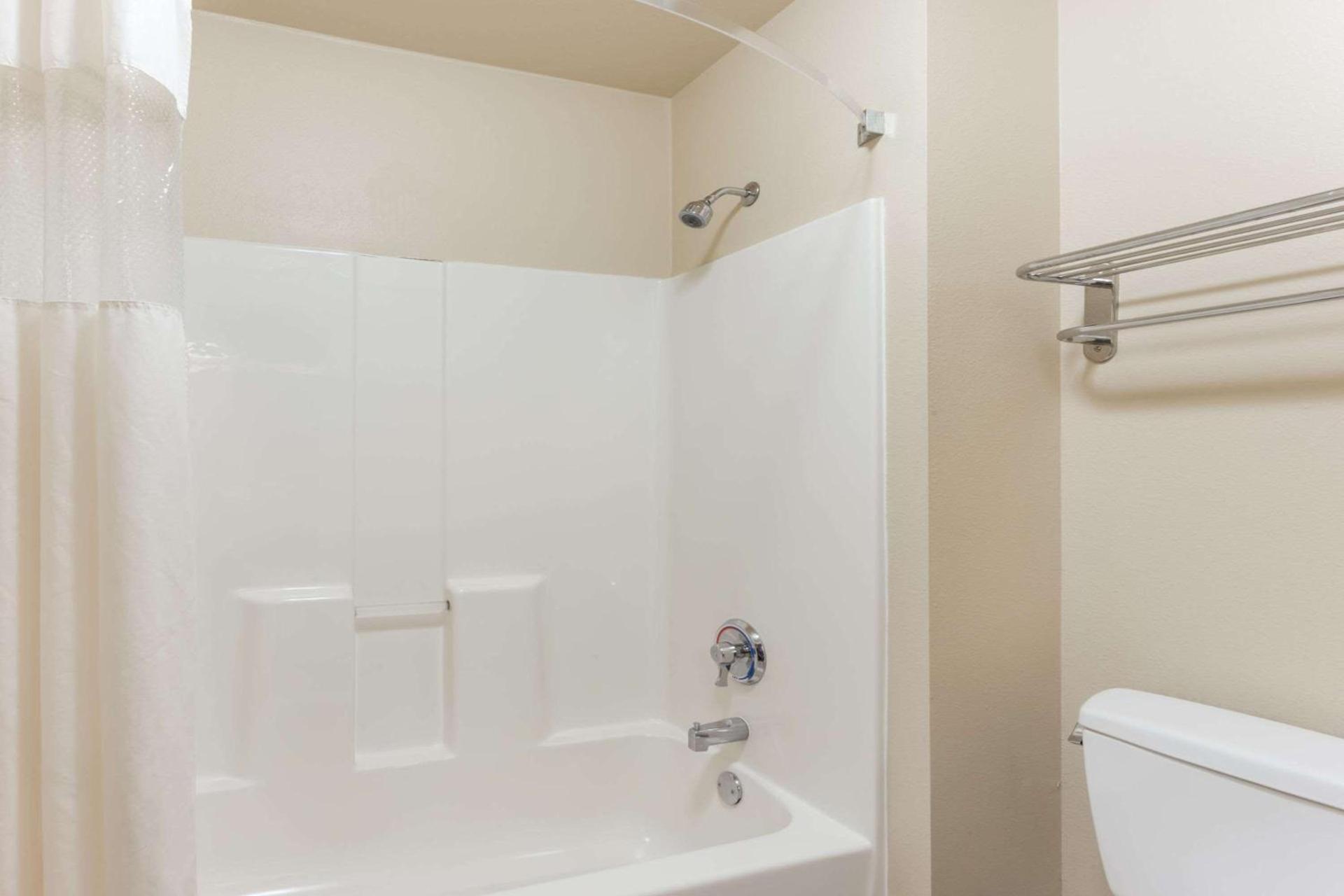 Baymont by Wyndham Waterford/Burlington WI photo 34