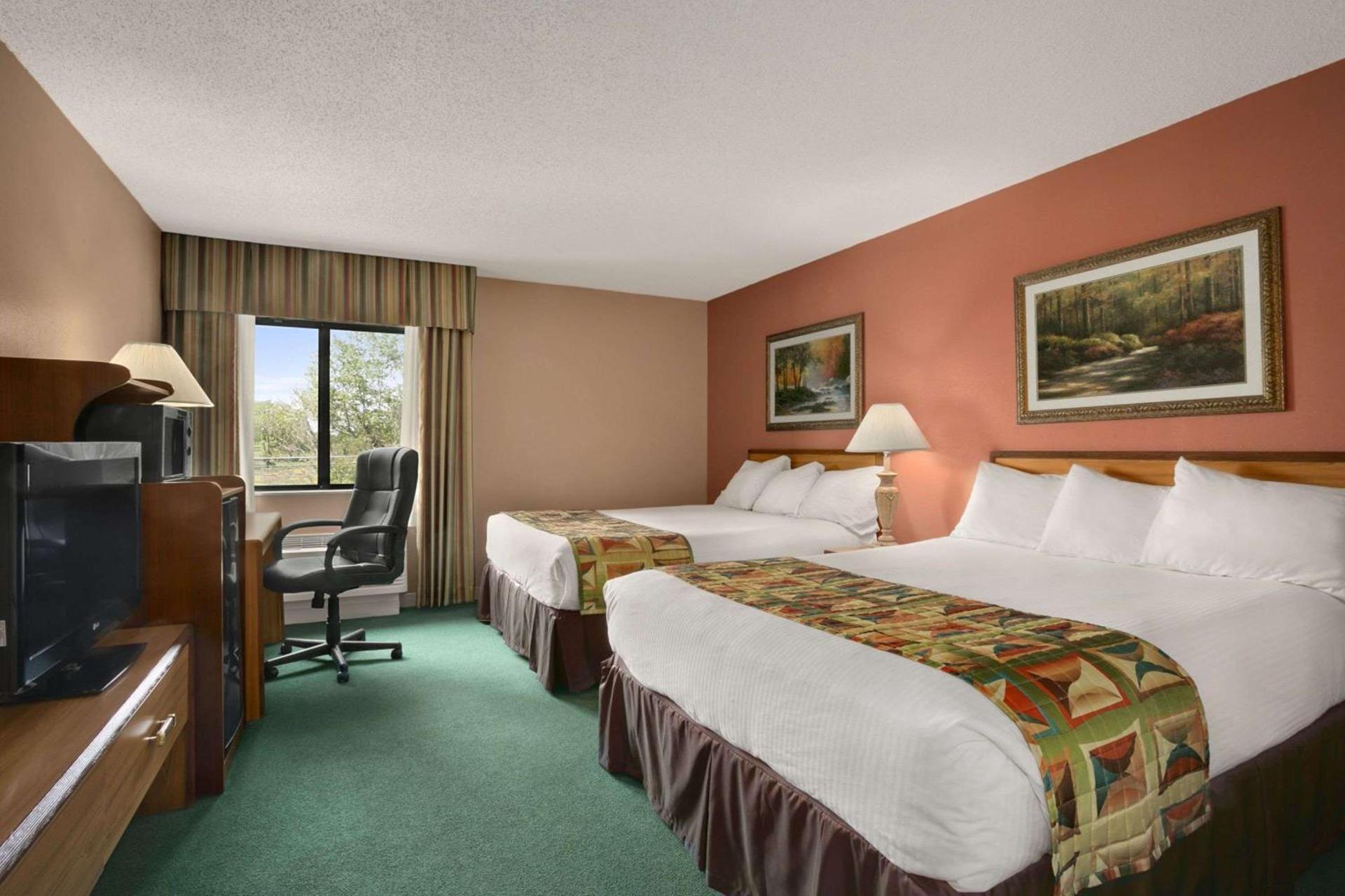 Baymont by Wyndham Sullivan photo 21