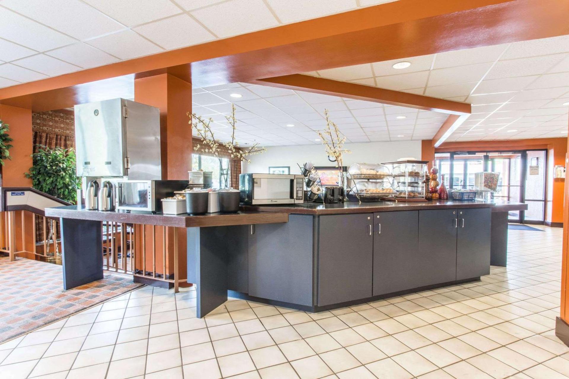 Baymont by Wyndham Cincinnati Sharonville photo 8