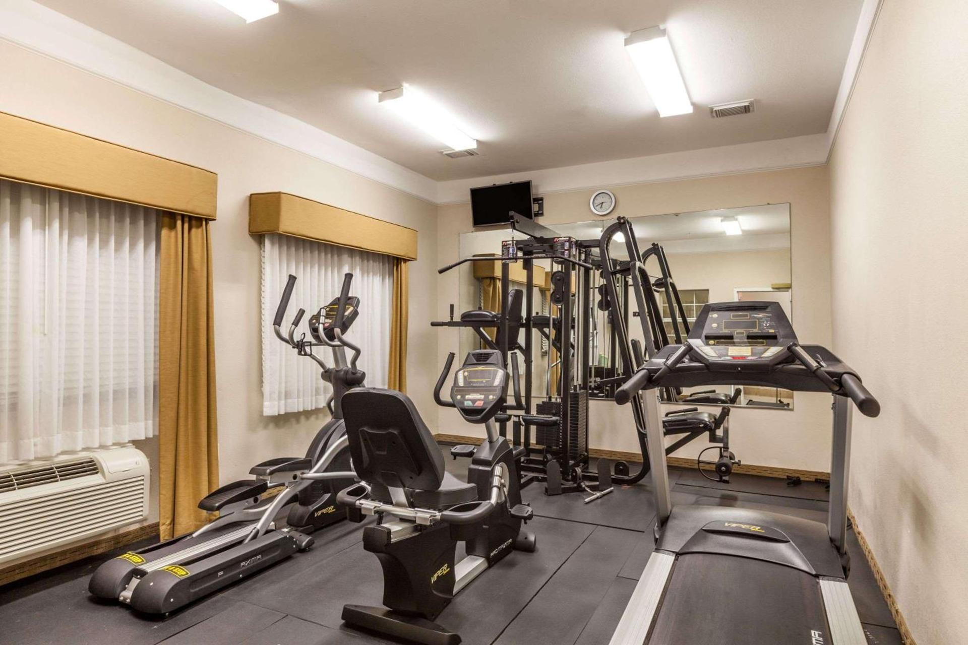 Baymont by Wyndham Galveston photo 4