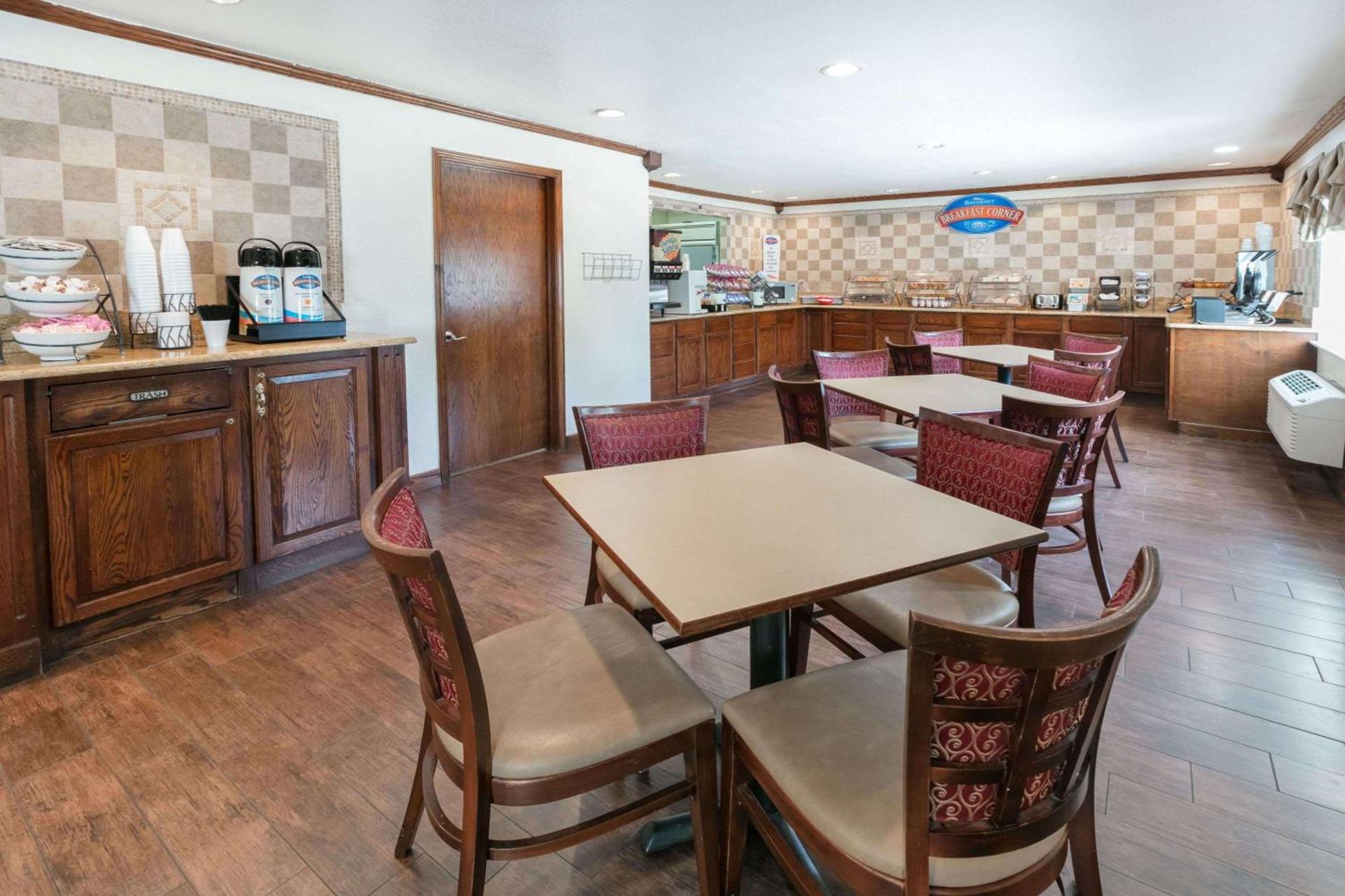 Baymont by Wyndham Arlington At Six Flags Dr photo 42