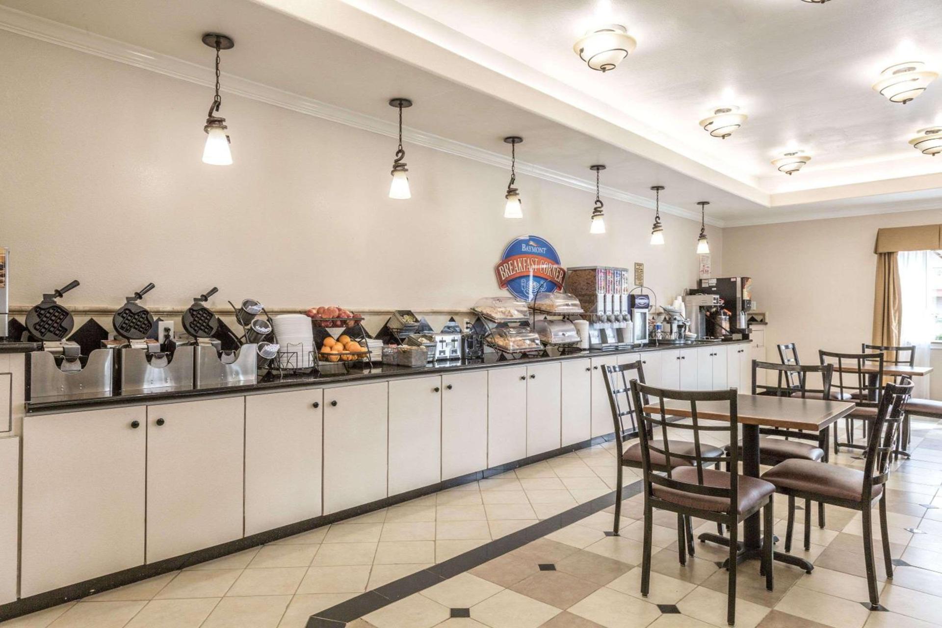 Baymont by Wyndham Galveston photo 14
