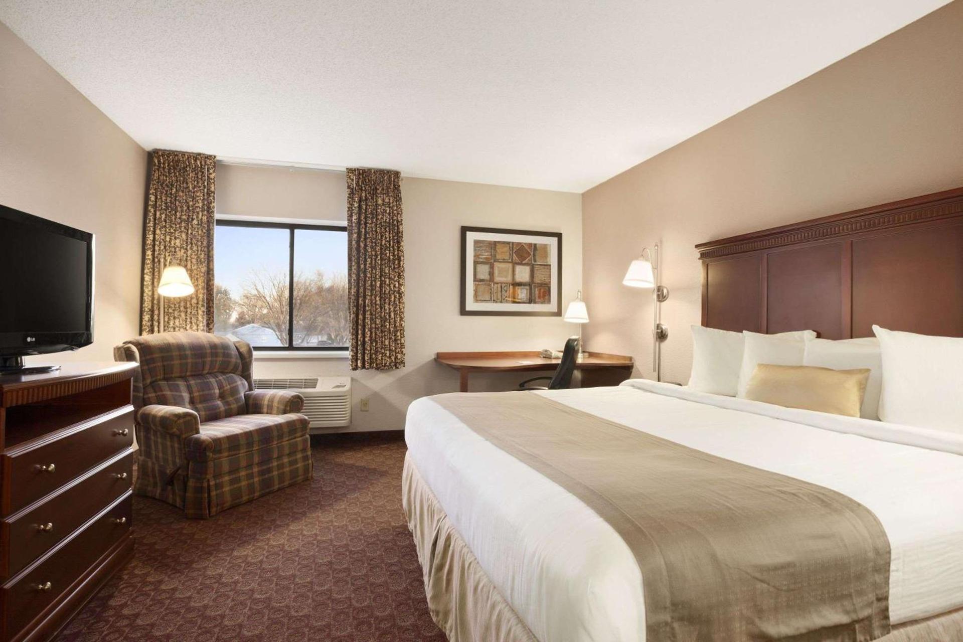 Baymont by Wyndham Sioux Falls photo 12
