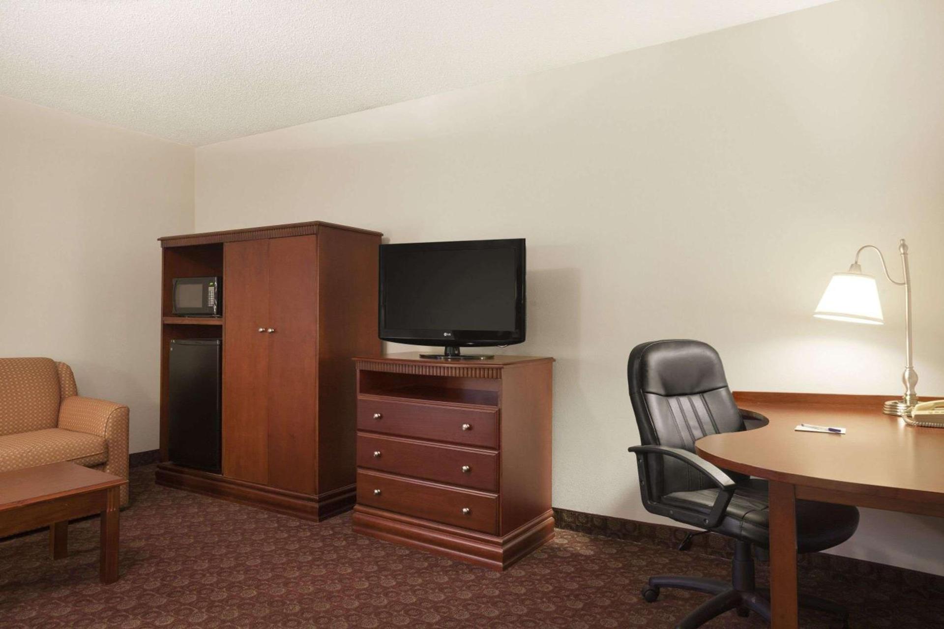 Baymont by Wyndham Sioux Falls photo 11