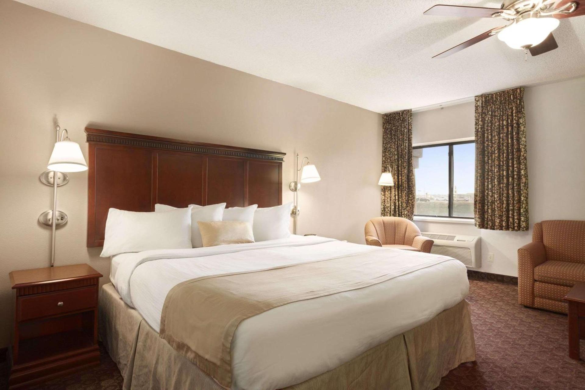Baymont by Wyndham Sioux Falls photo 10