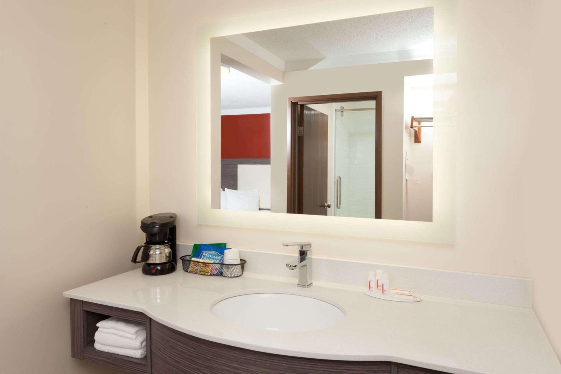 Baymont by Wyndham Chicago/Alsip photo 45