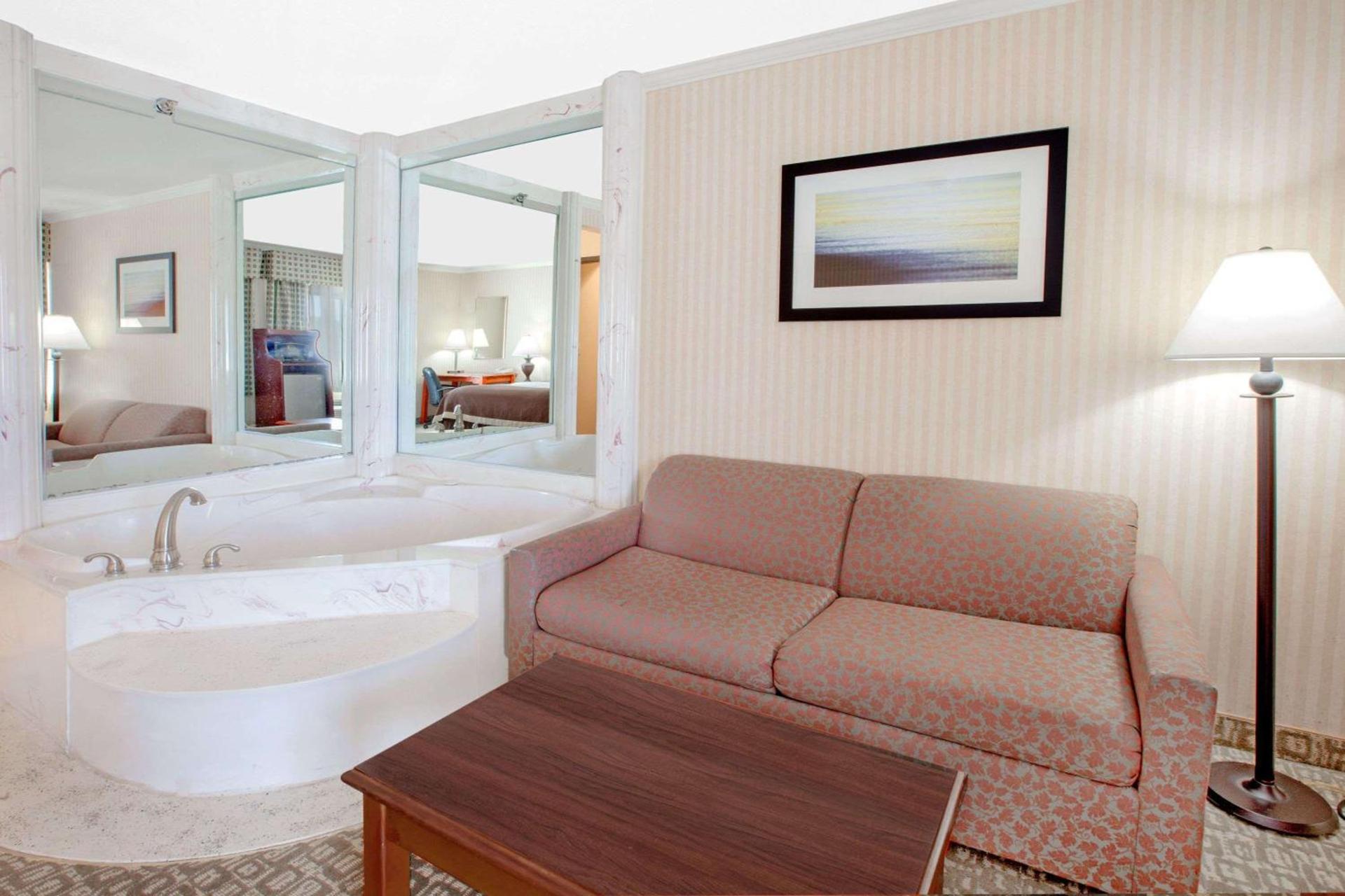 Baymont by Wyndham Jackson photo 13