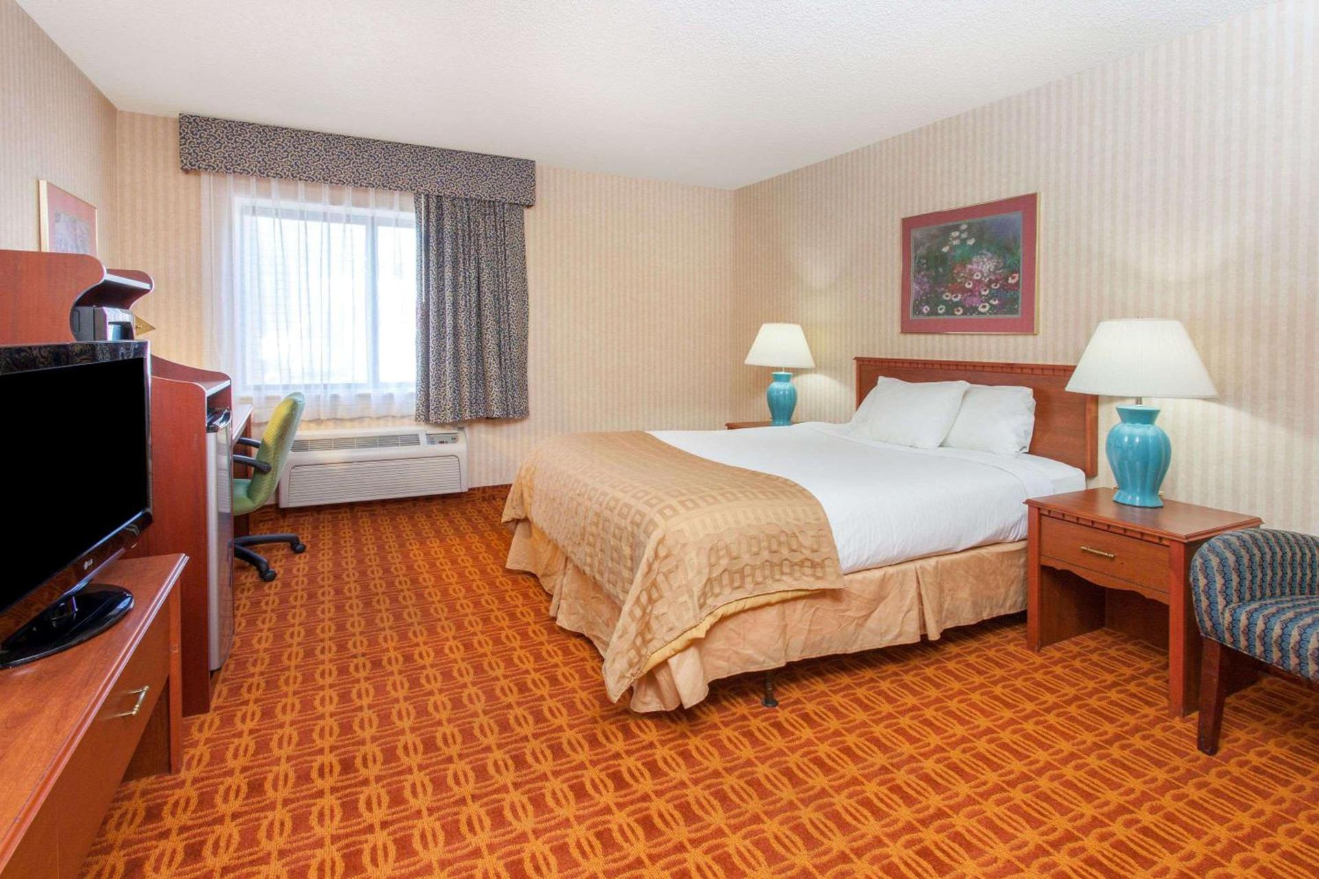 Baymont by Wyndham Detroit/Roseville photo 22