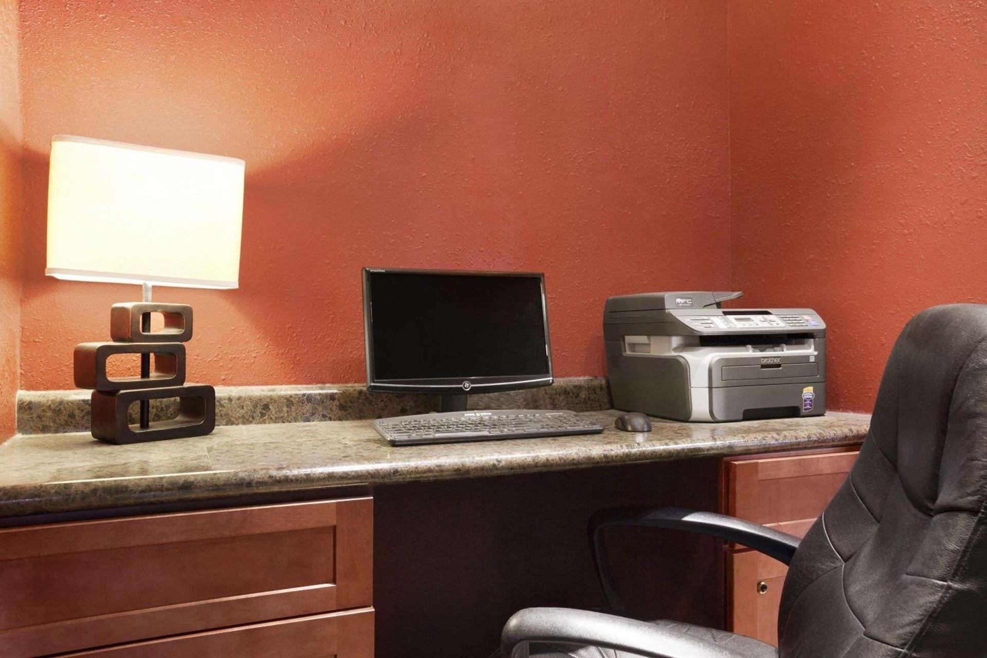 Baymont by Wyndham Sioux Falls photo 8
