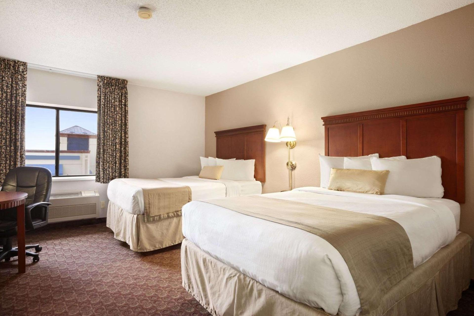 Baymont by Wyndham Sioux Falls photo 7