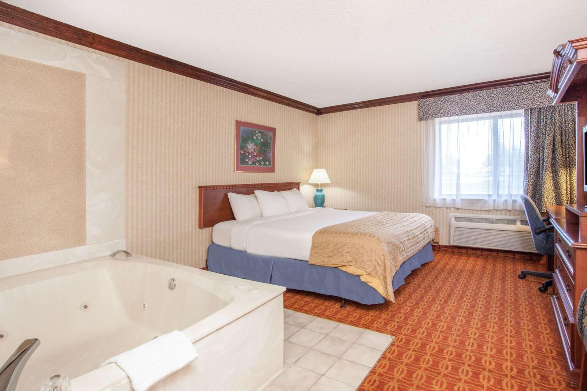 Baymont by Wyndham Detroit/Roseville photo 18
