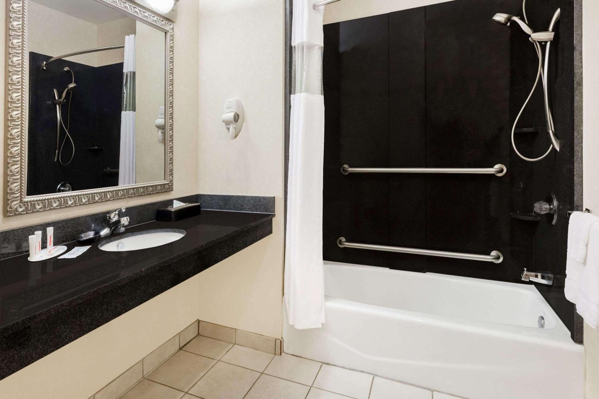 Baymont by Wyndham Henderson photo 38
