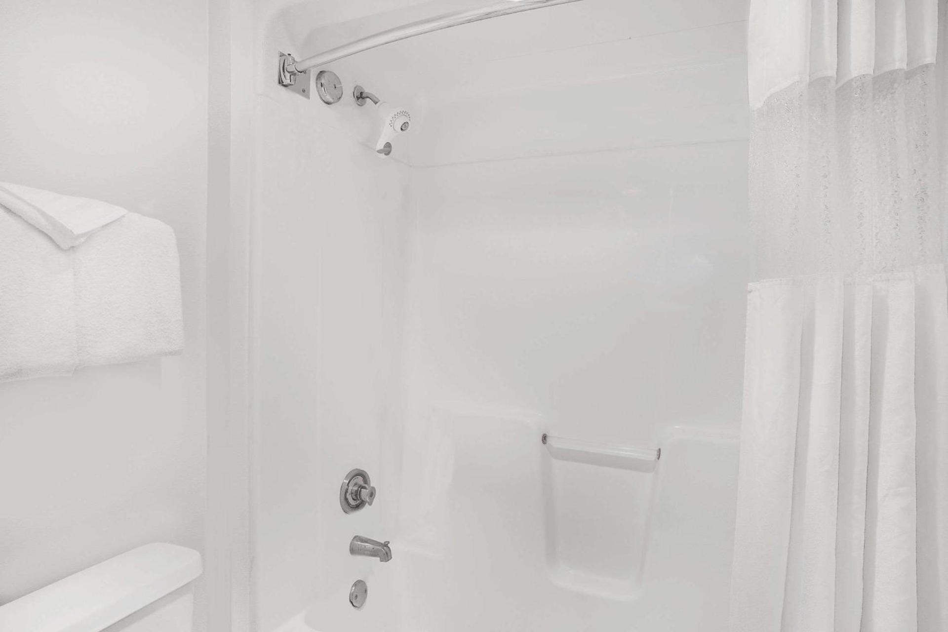 Baymont by Wyndham Janesville photo 6