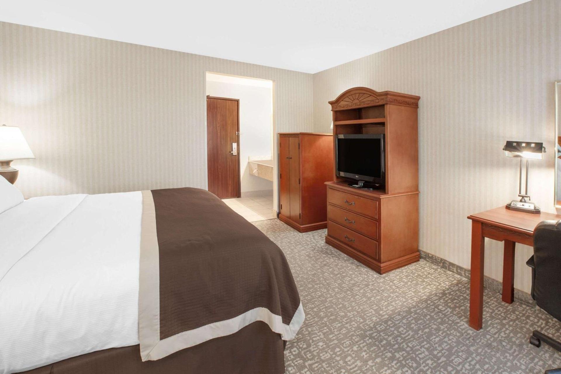 Baymont by Wyndham Jackson photo 15