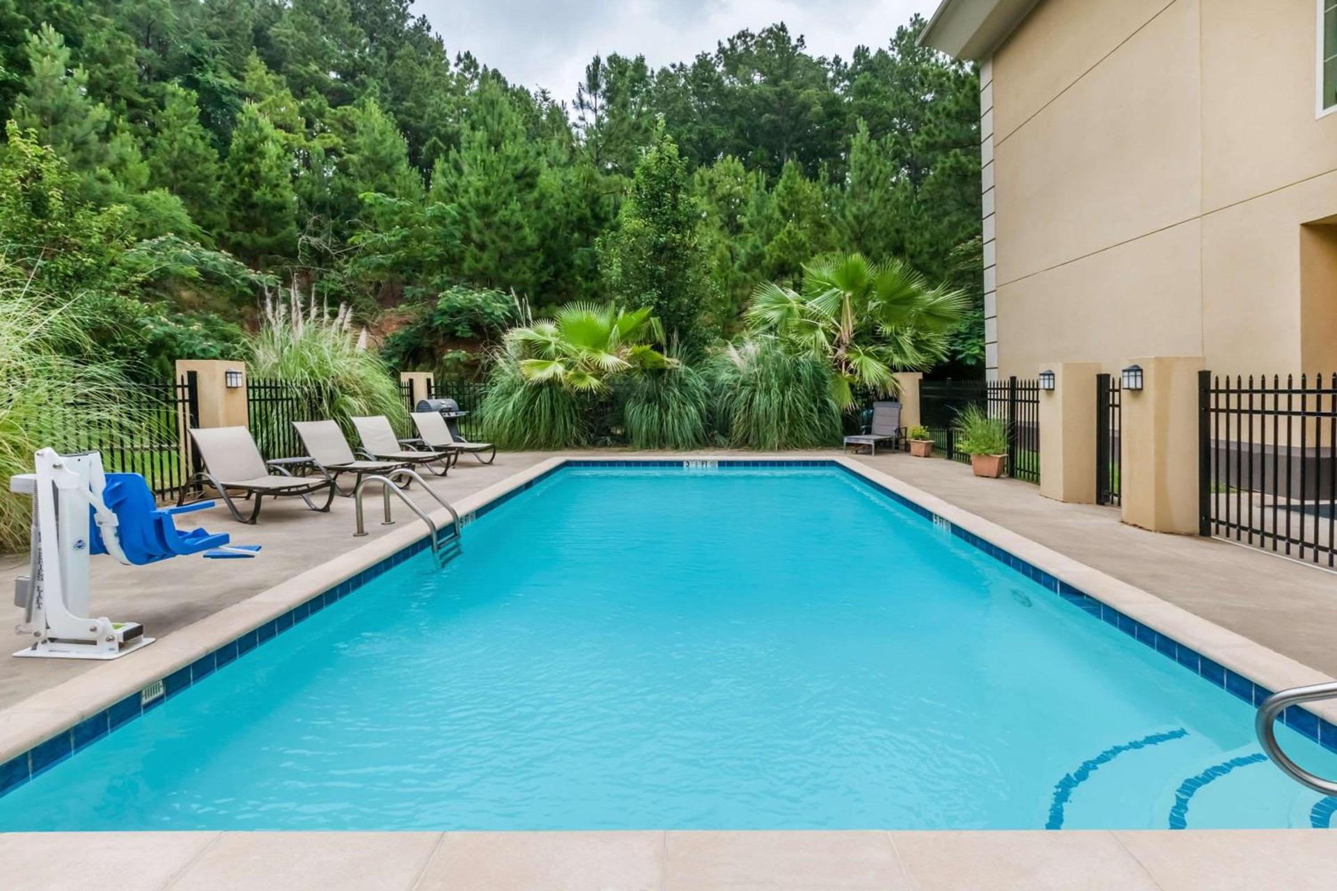 Baymont by Wyndham Henderson photo 40