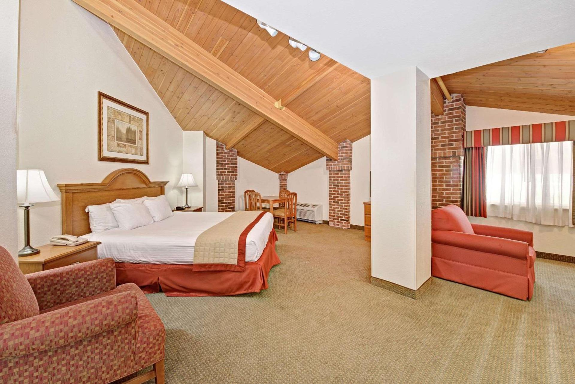 Baymont by Wyndham Indianapolis photo 19