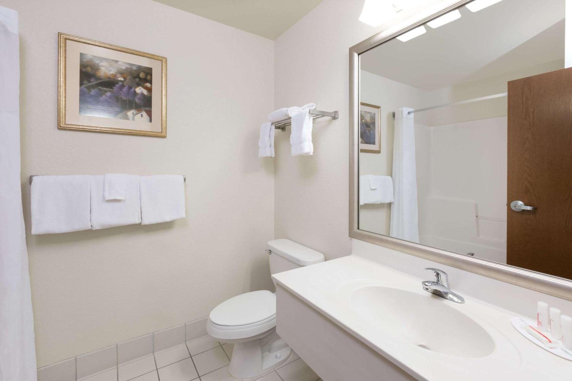 Baymont by Wyndham Des Moines Airport photo 5