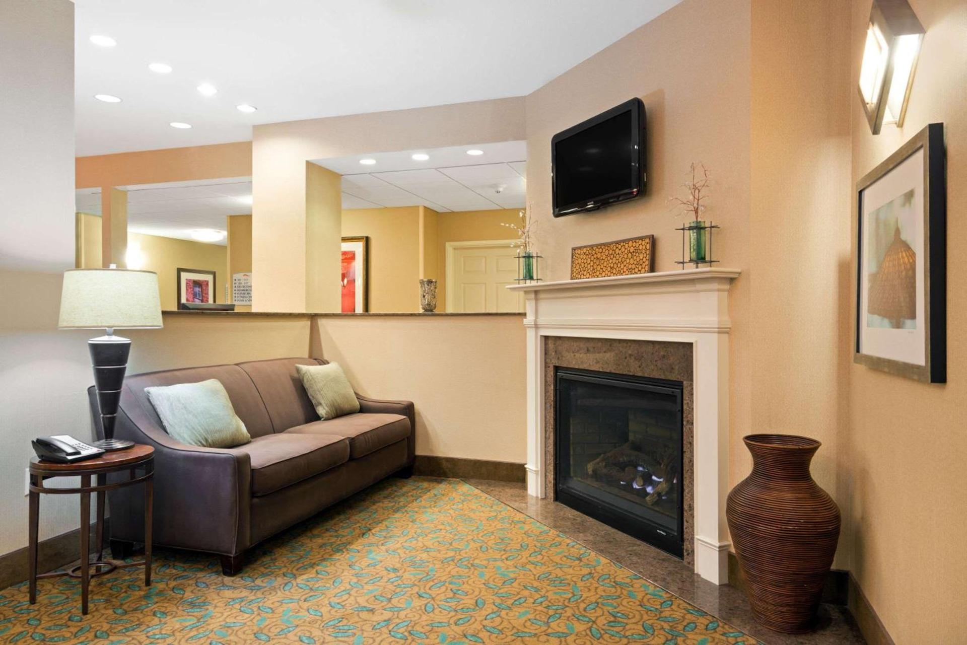 Baymont by Wyndham Denver International Airport photo 3