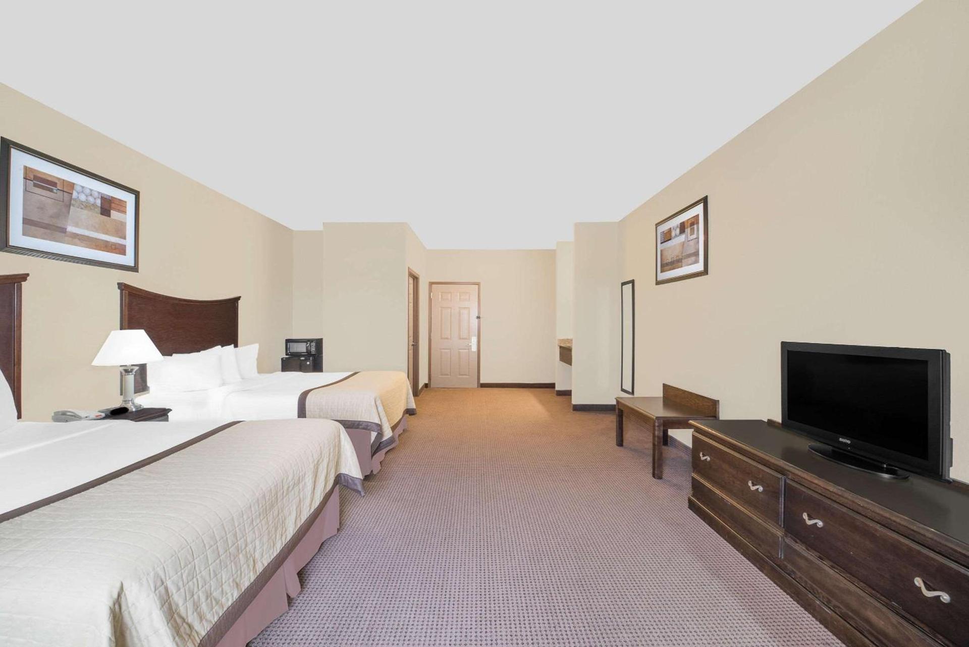 Baymont by Wyndham Snyder photo 23