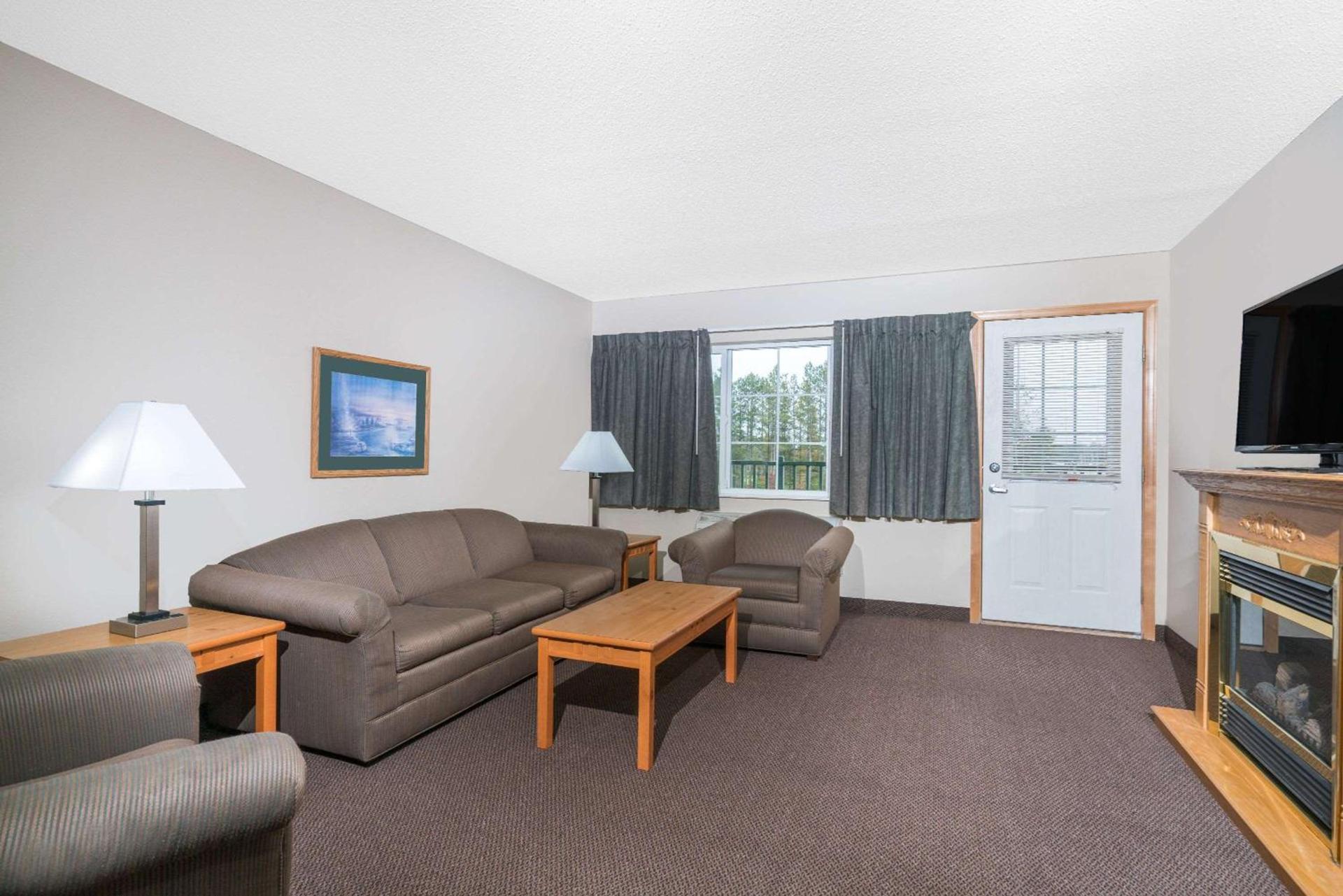 Baymont by Wyndham Baxter/Brainerd Area photo 10