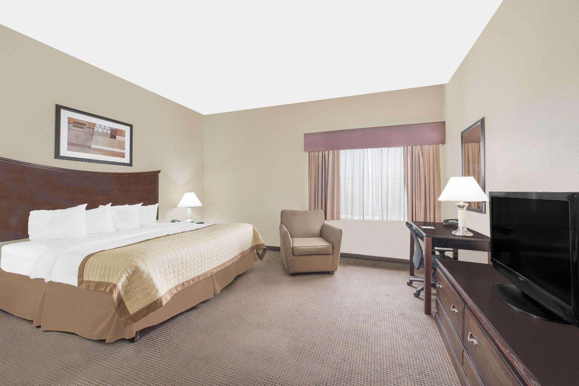 Baymont by Wyndham Snyder photo 29