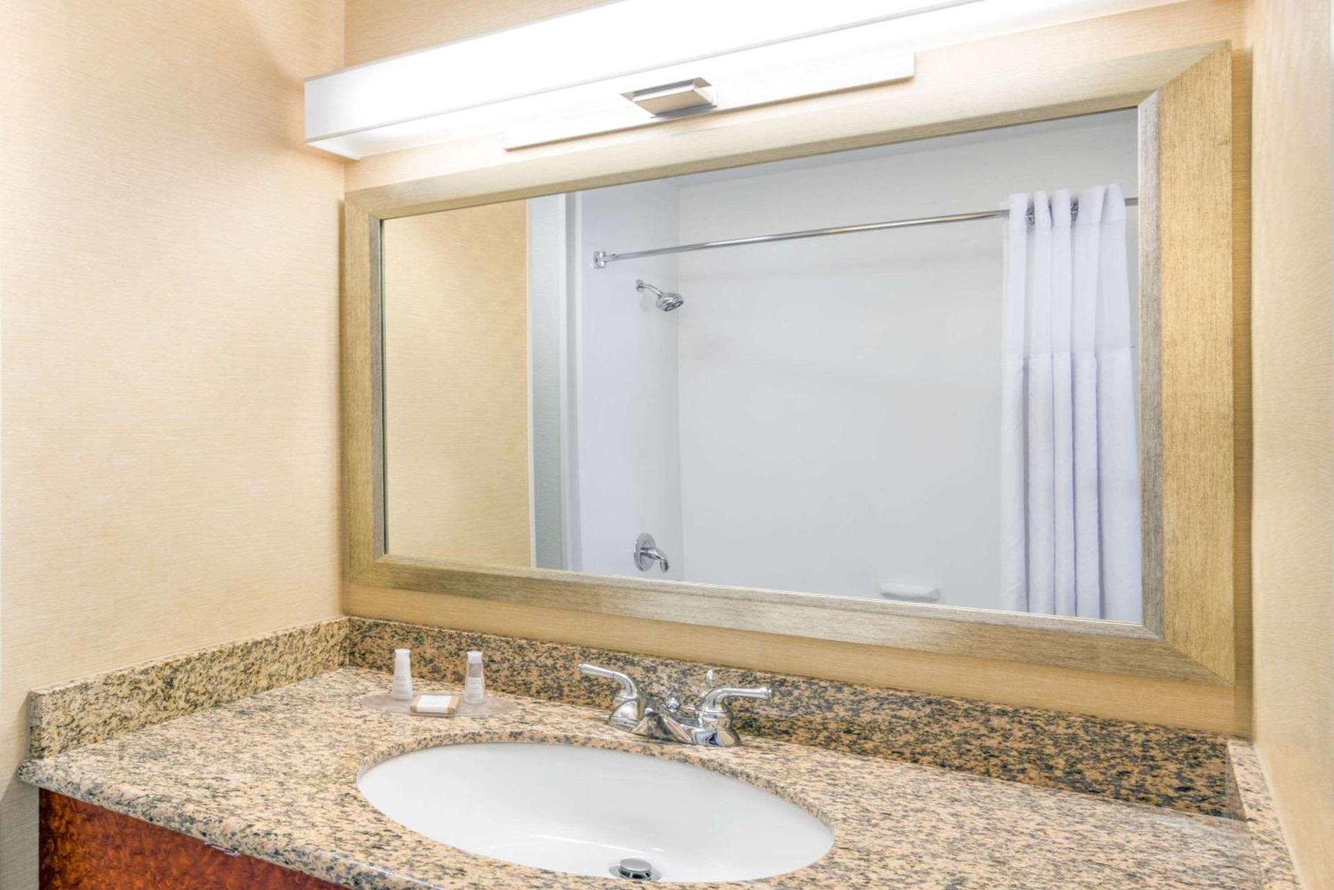 Baymont by Wyndham Denver International Airport photo 8