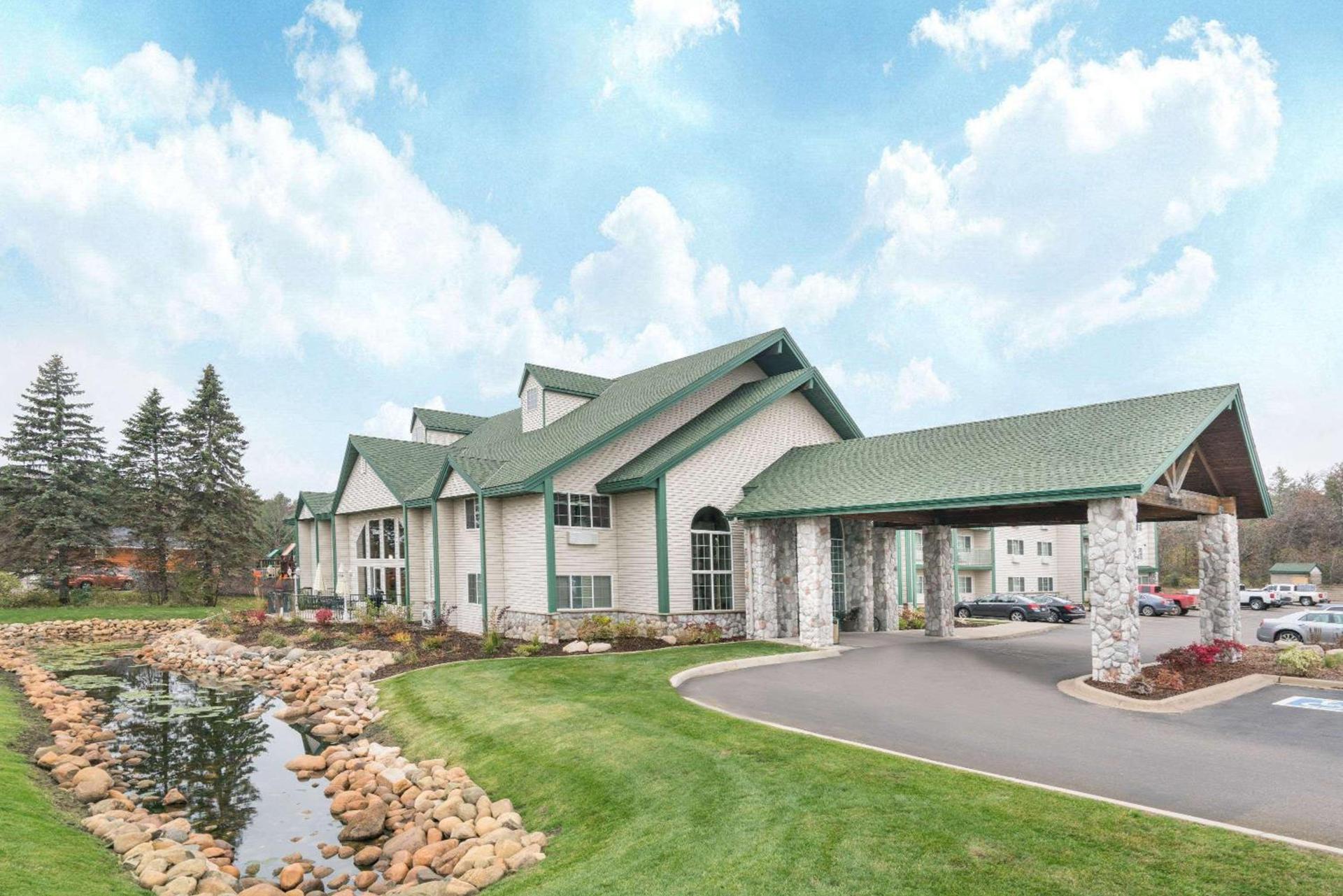 Baymont by Wyndham Baxter/Brainerd Area photo 1