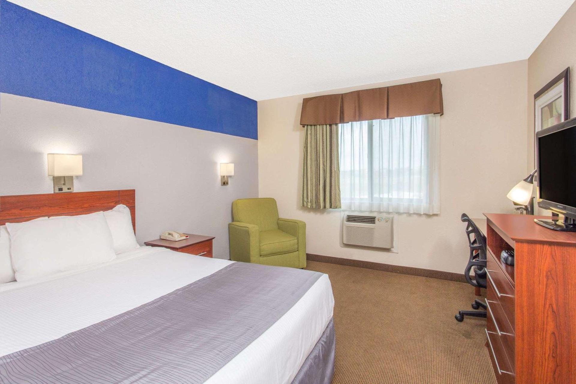 Baymont by Wyndham Dubuque photo 58