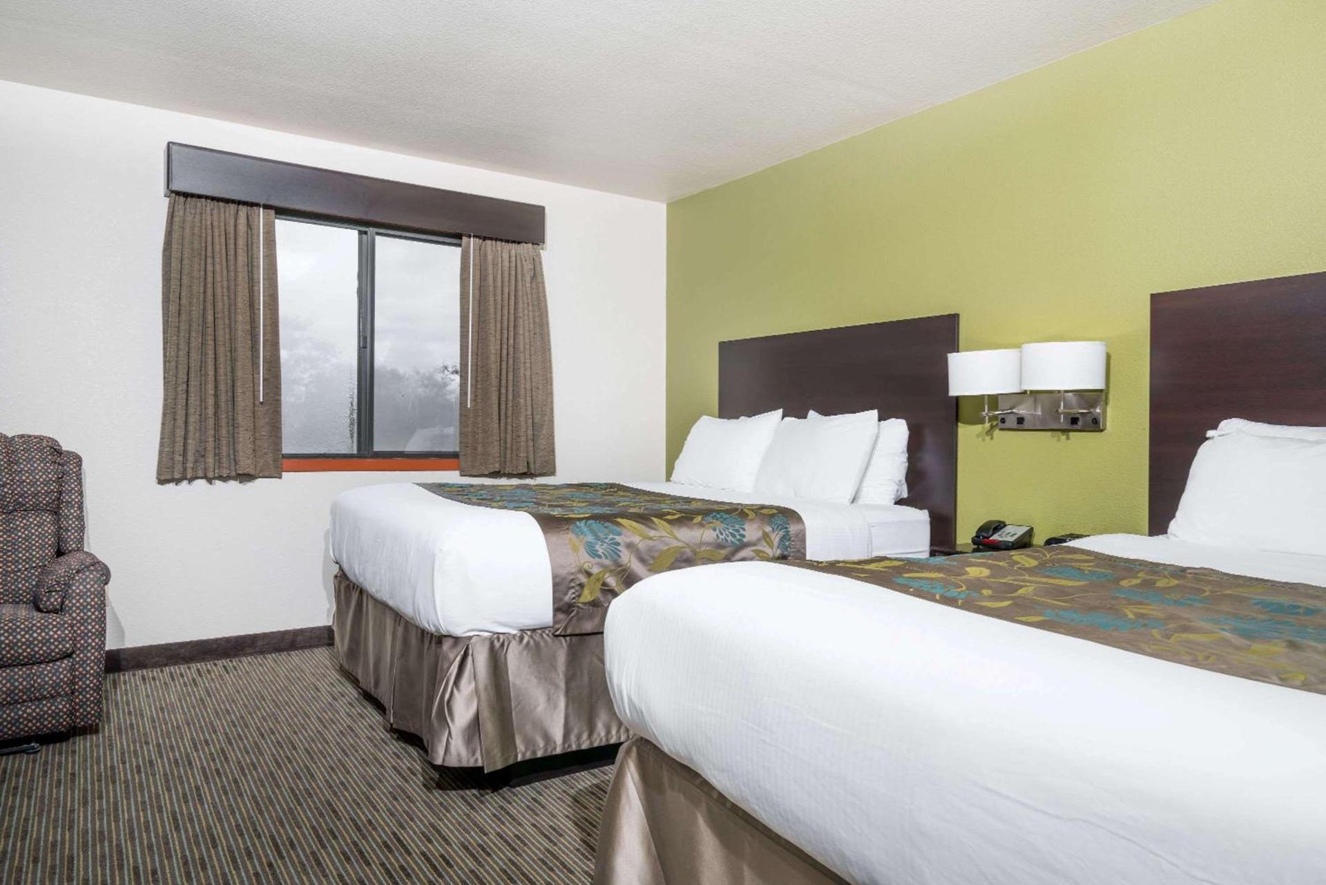 Baymont by Wyndham Eau Claire WI photo 9