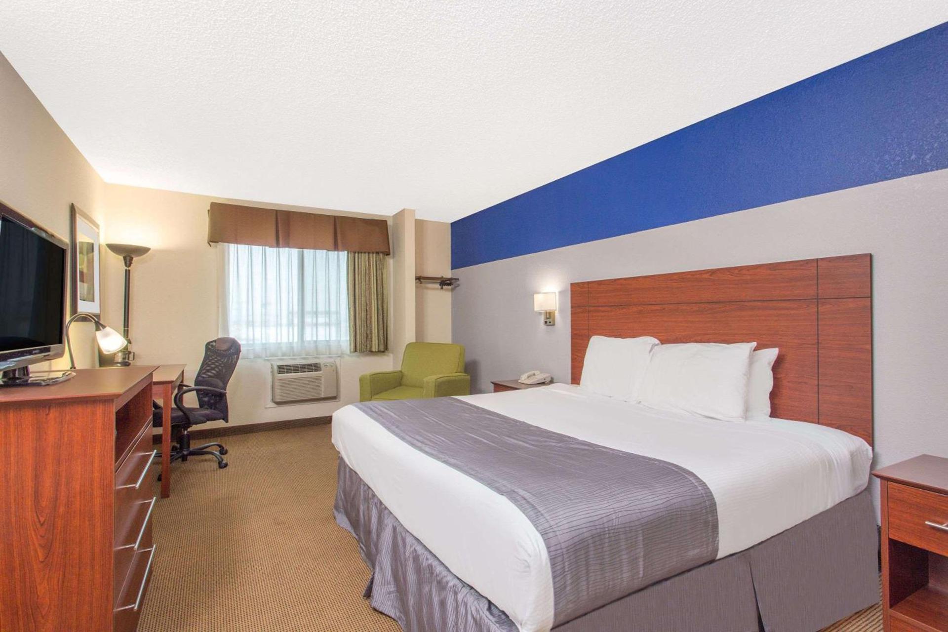 Baymont by Wyndham Dubuque photo 54