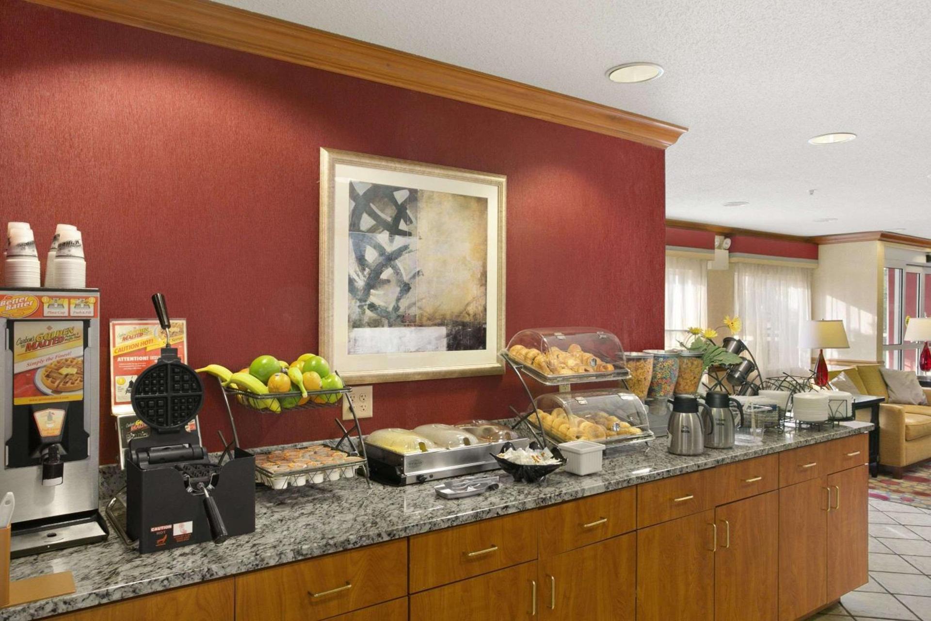 Baymont by Wyndham Evansville North/Haubstadt photo 30