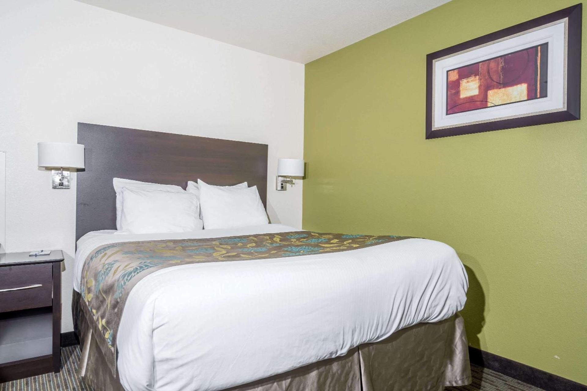 Baymont by Wyndham Eau Claire WI photo 6