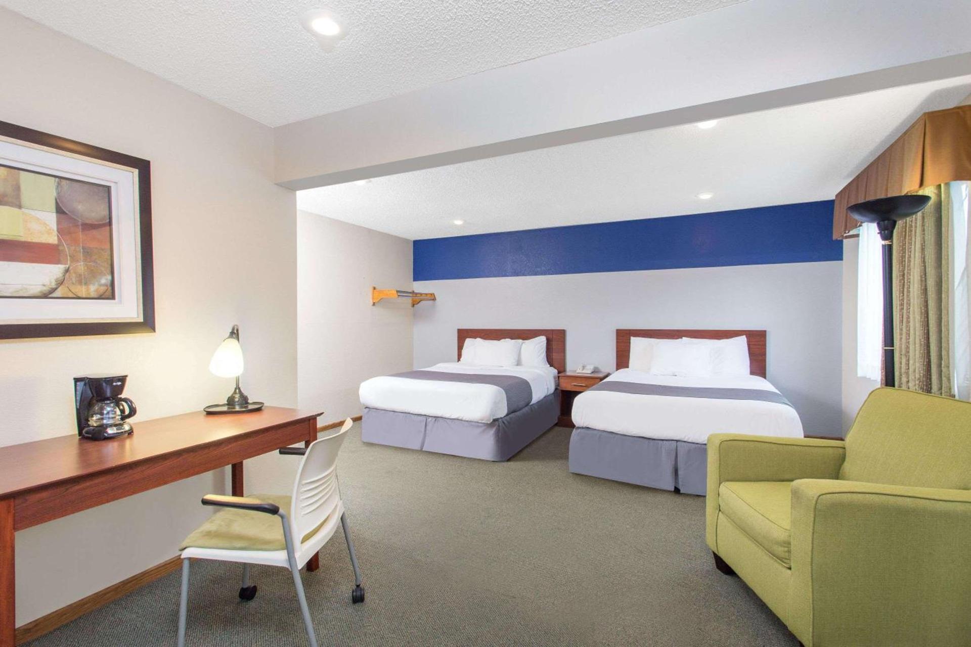Baymont by Wyndham Dubuque photo 52