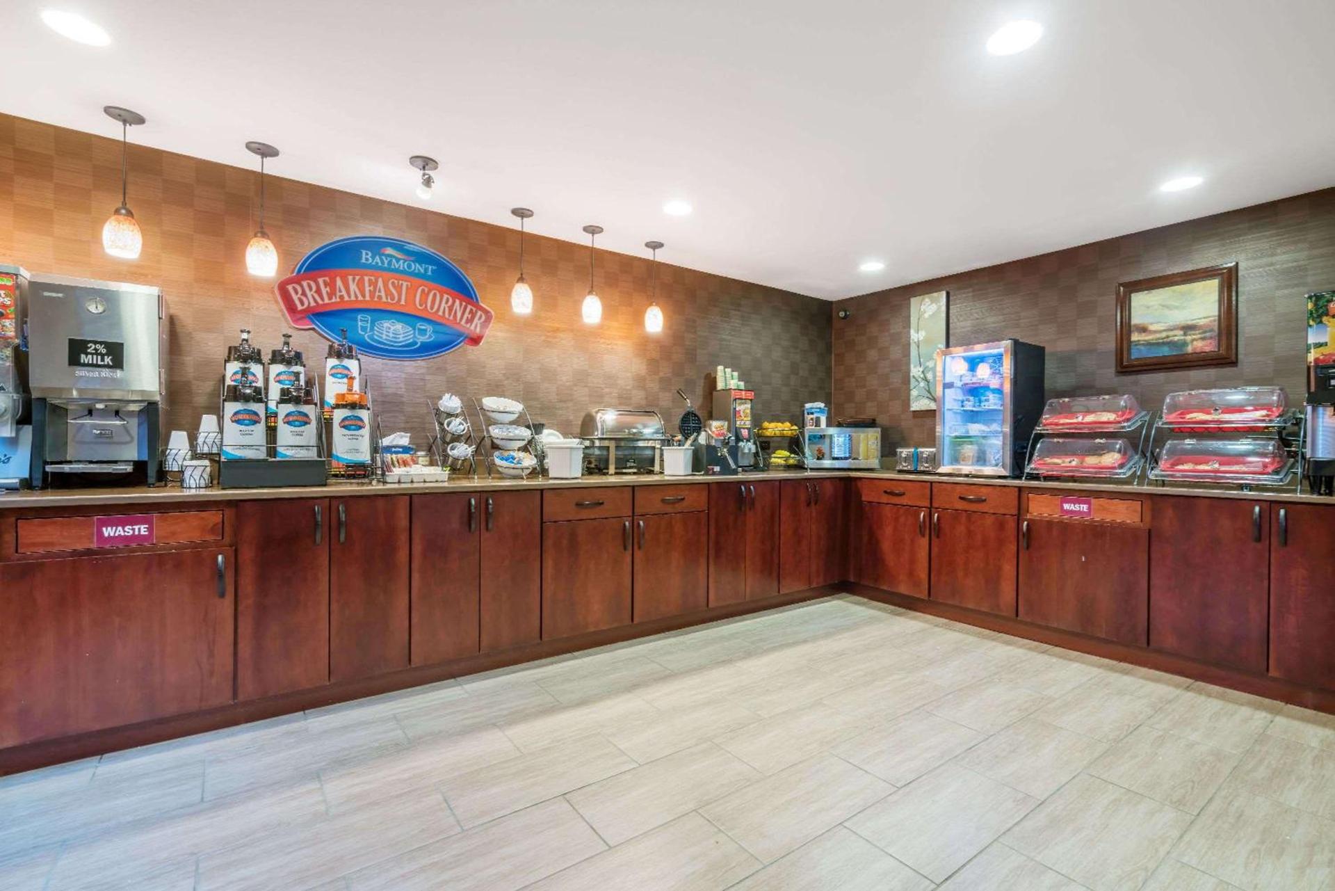 Baymont by Wyndham Eau Claire WI photo 12