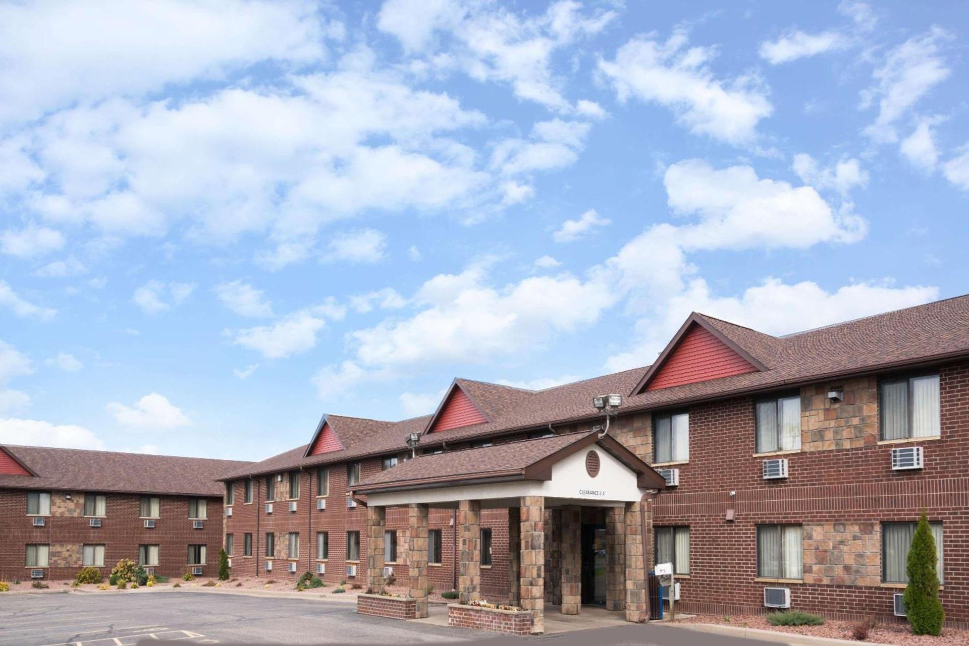 Baymont by Wyndham Eau Claire WI — hotel in Eau Claire