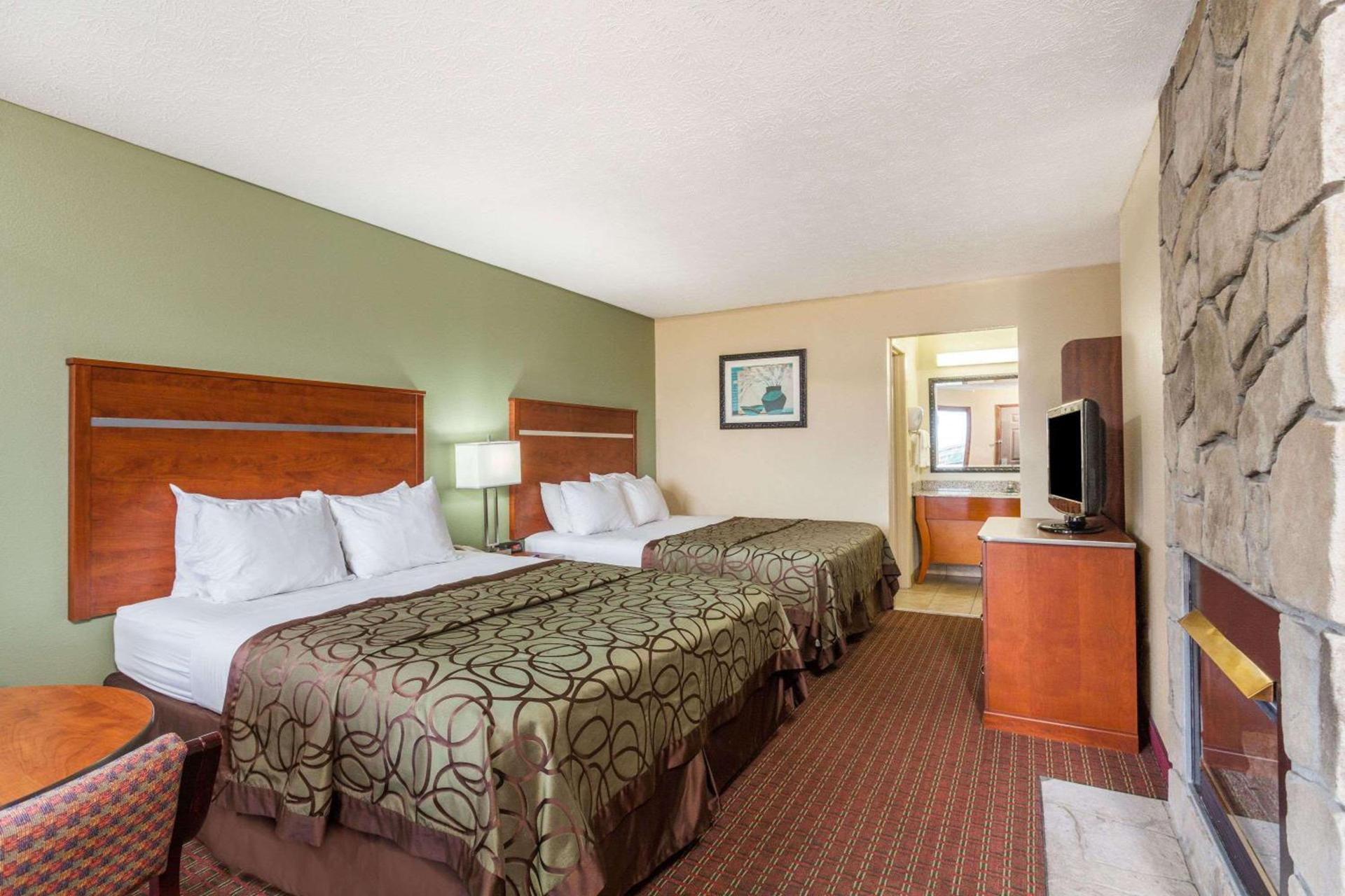 Baymont by Wyndham Pigeon Forge near Island Drive photo 40