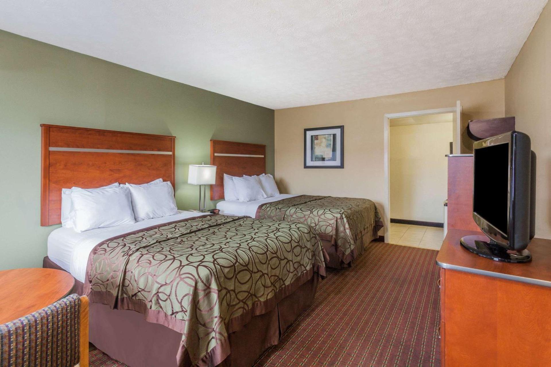 Baymont by Wyndham Pigeon Forge near Island Drive photo 38