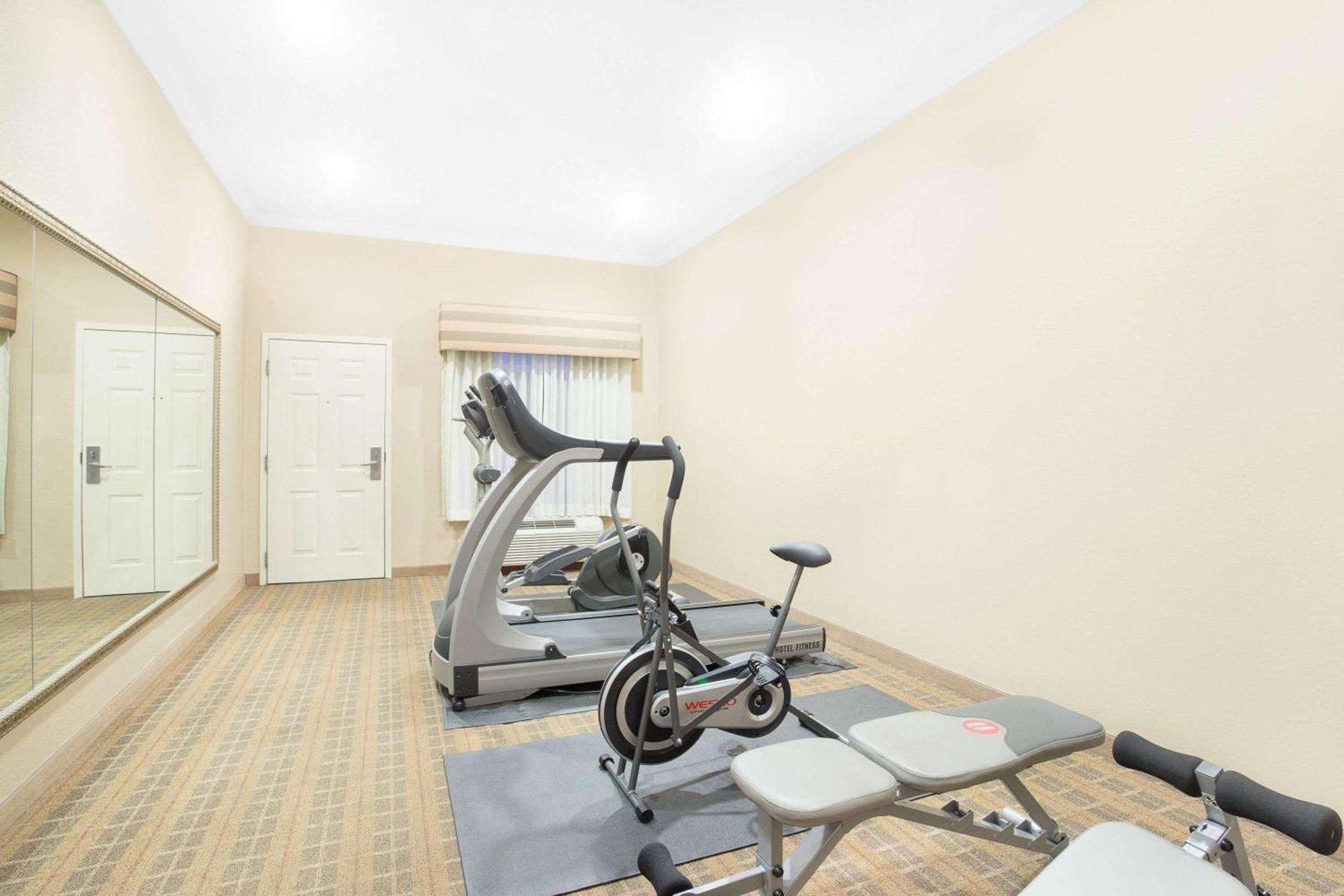 Baymont by Wyndham Crestview photo 4