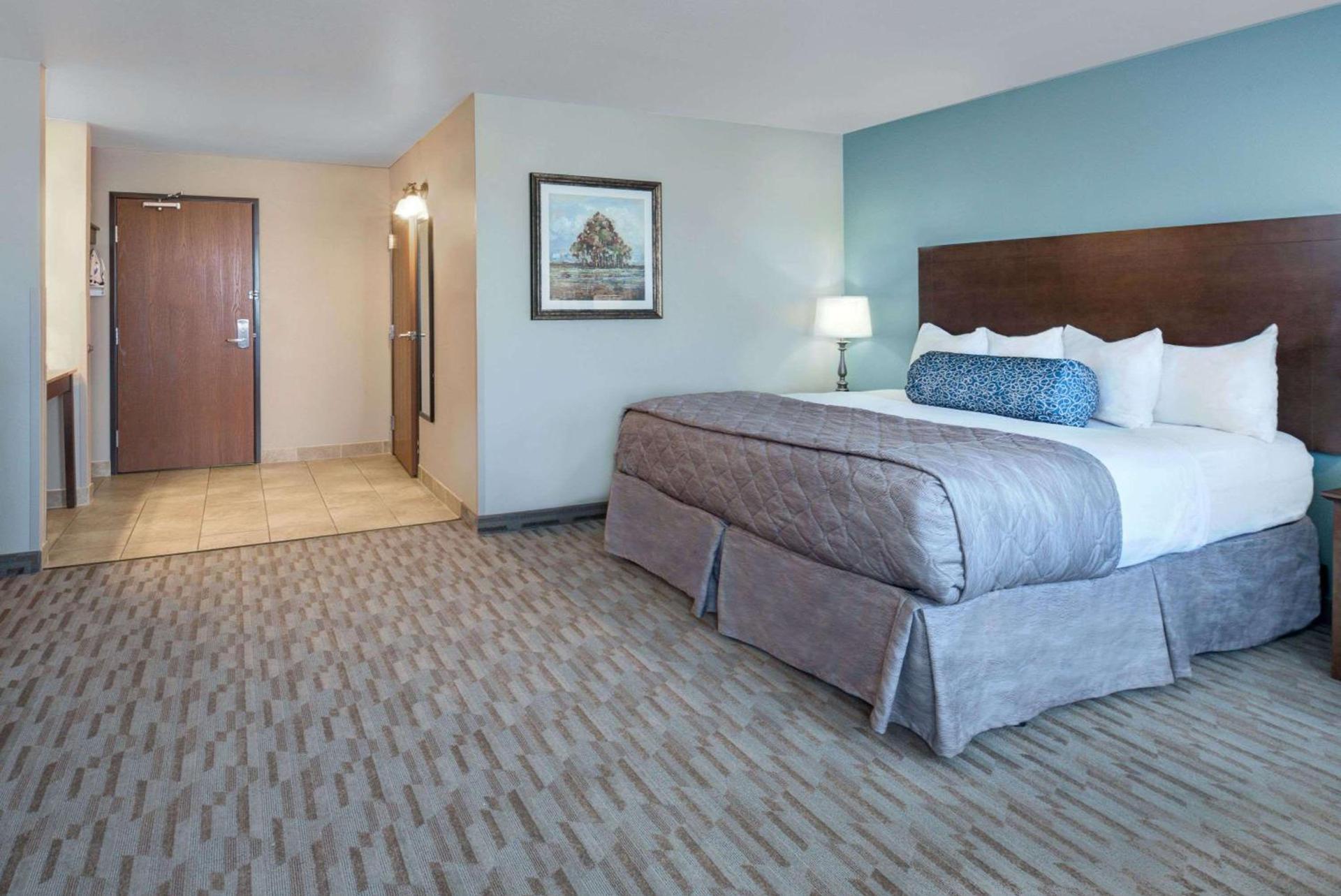 Baymont by Wyndham Minot photo 40