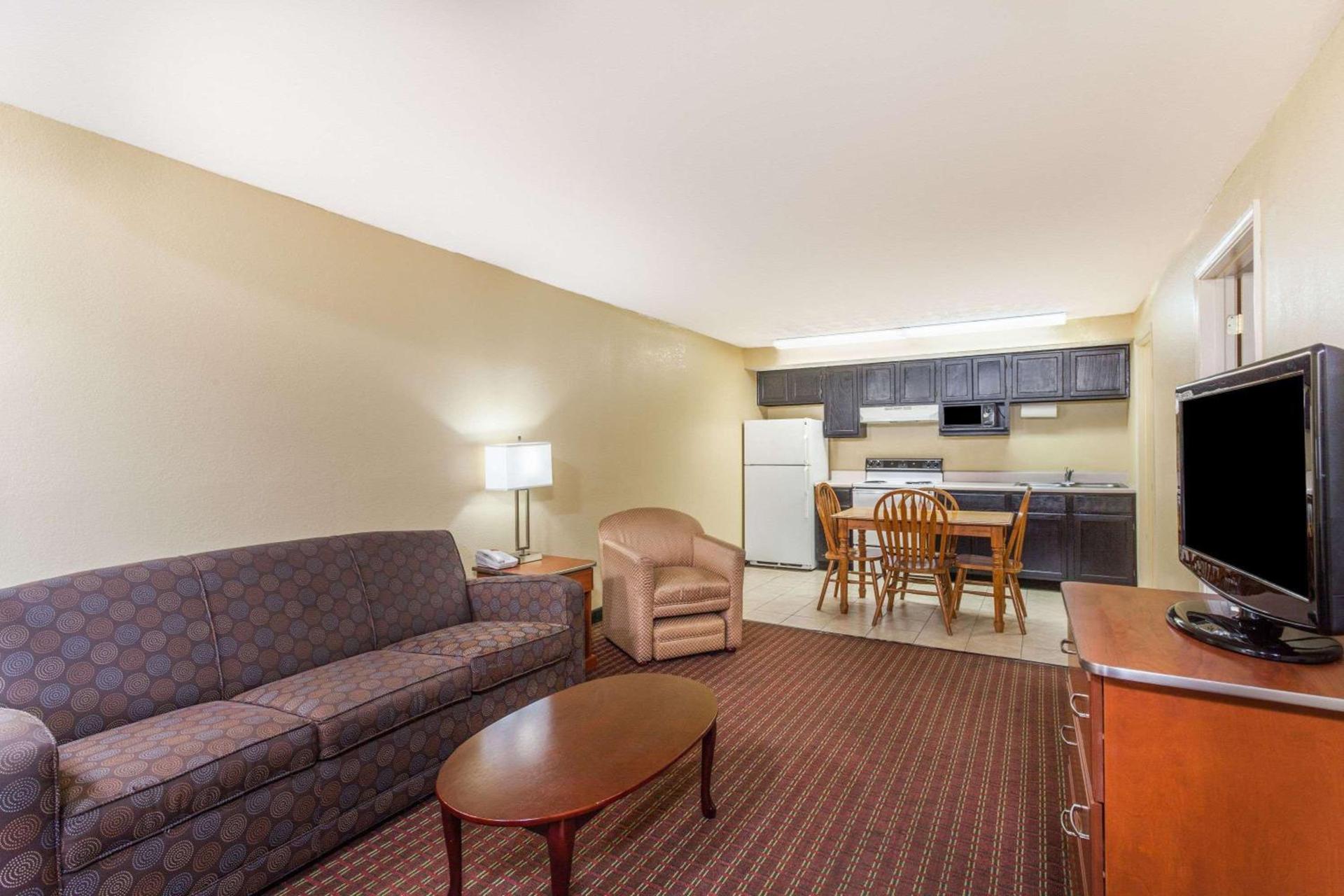 Baymont by Wyndham Pigeon Forge near Island Drive photo 35