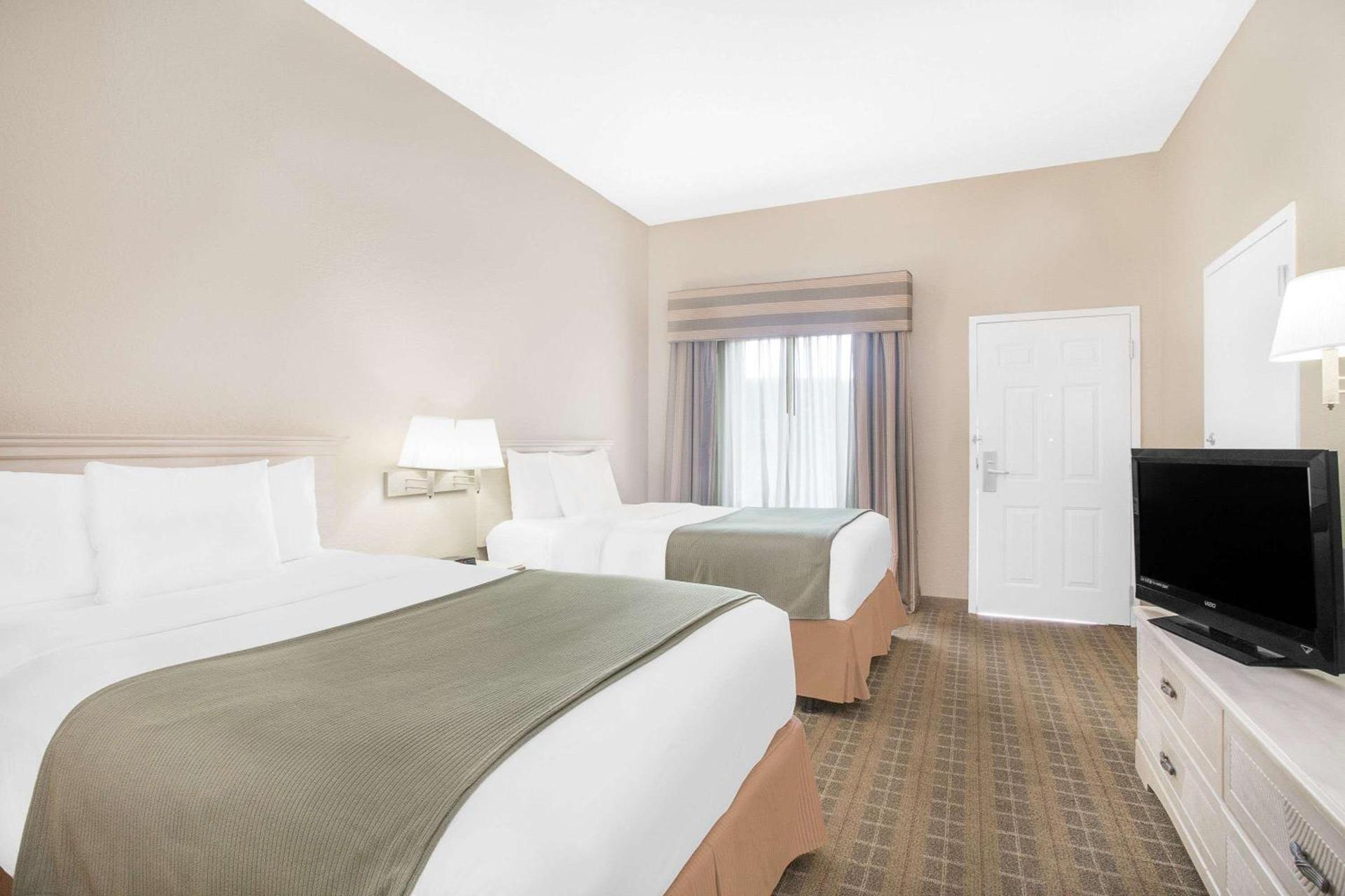 Baymont by Wyndham Crestview photo 10