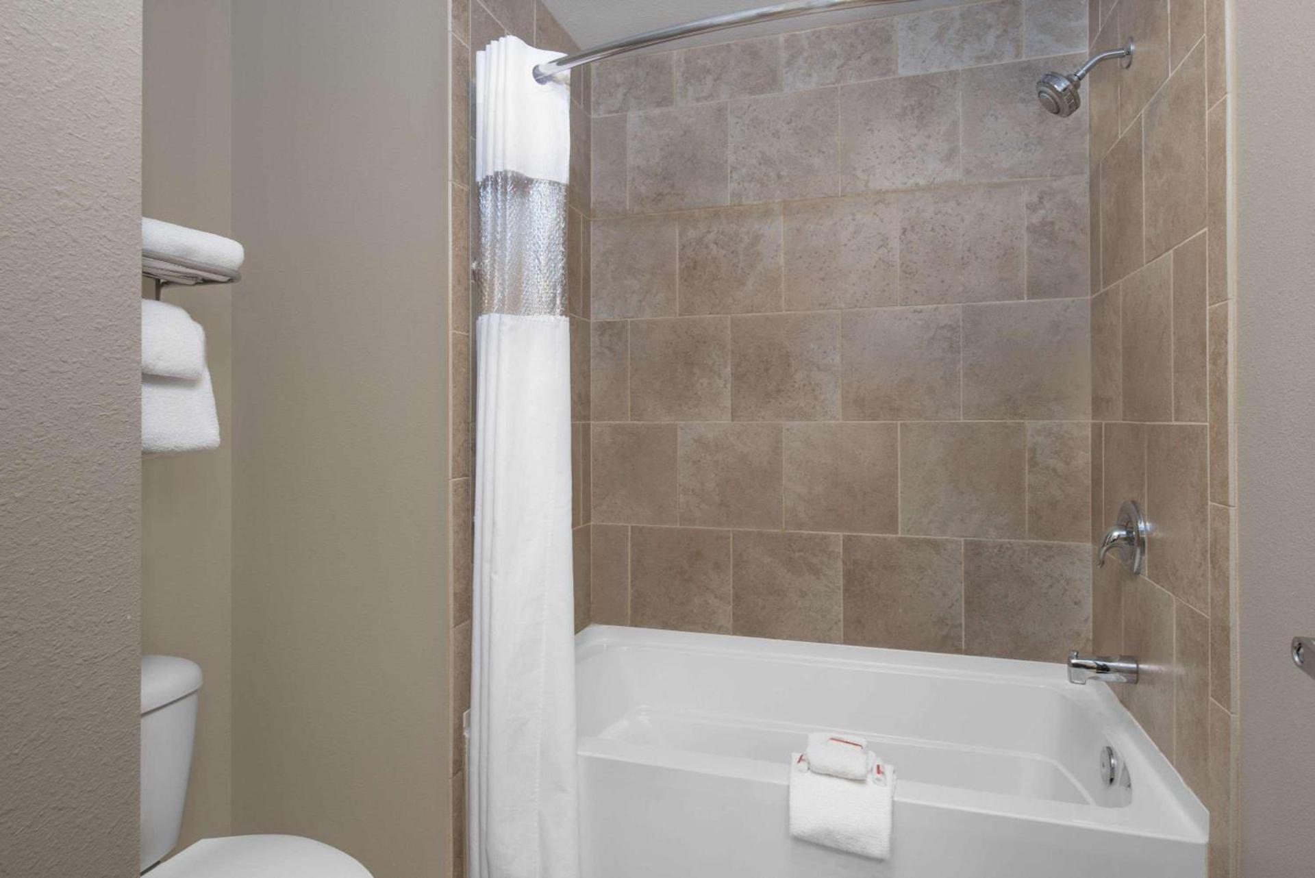 Baymont by Wyndham Minot photo 39
